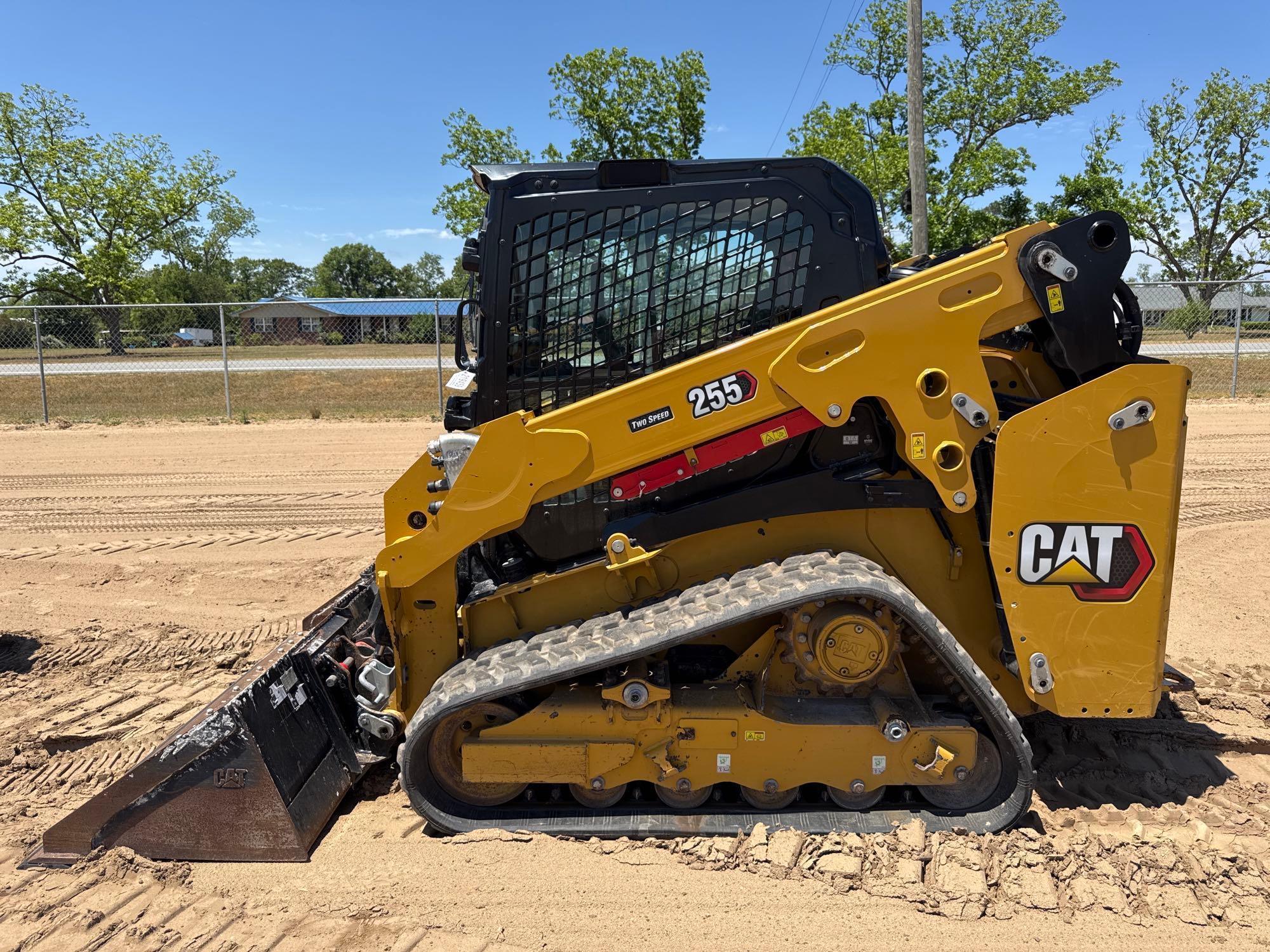 Photo of a  Caterpillar 255