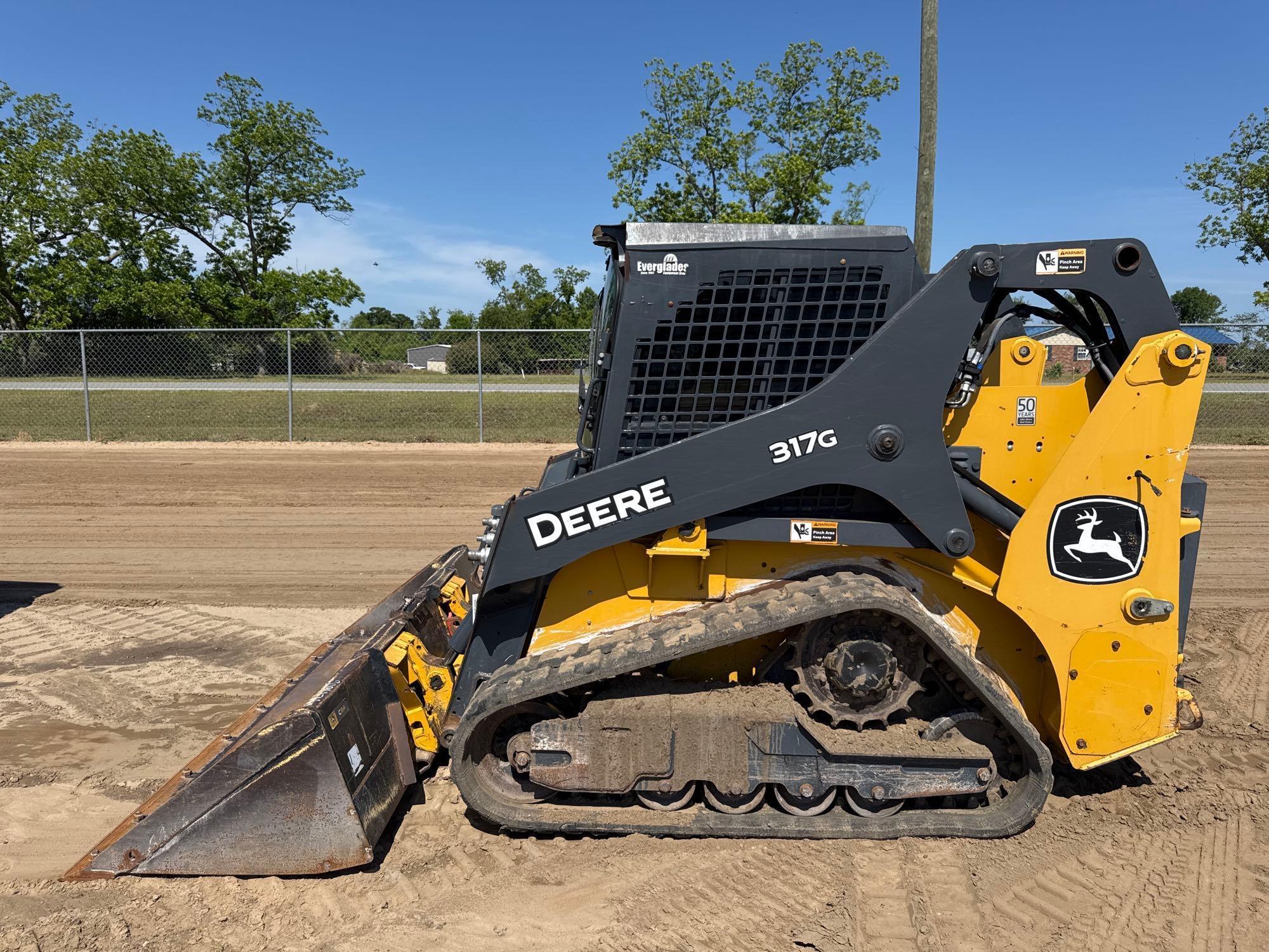 Photo of a  John Deere 317G