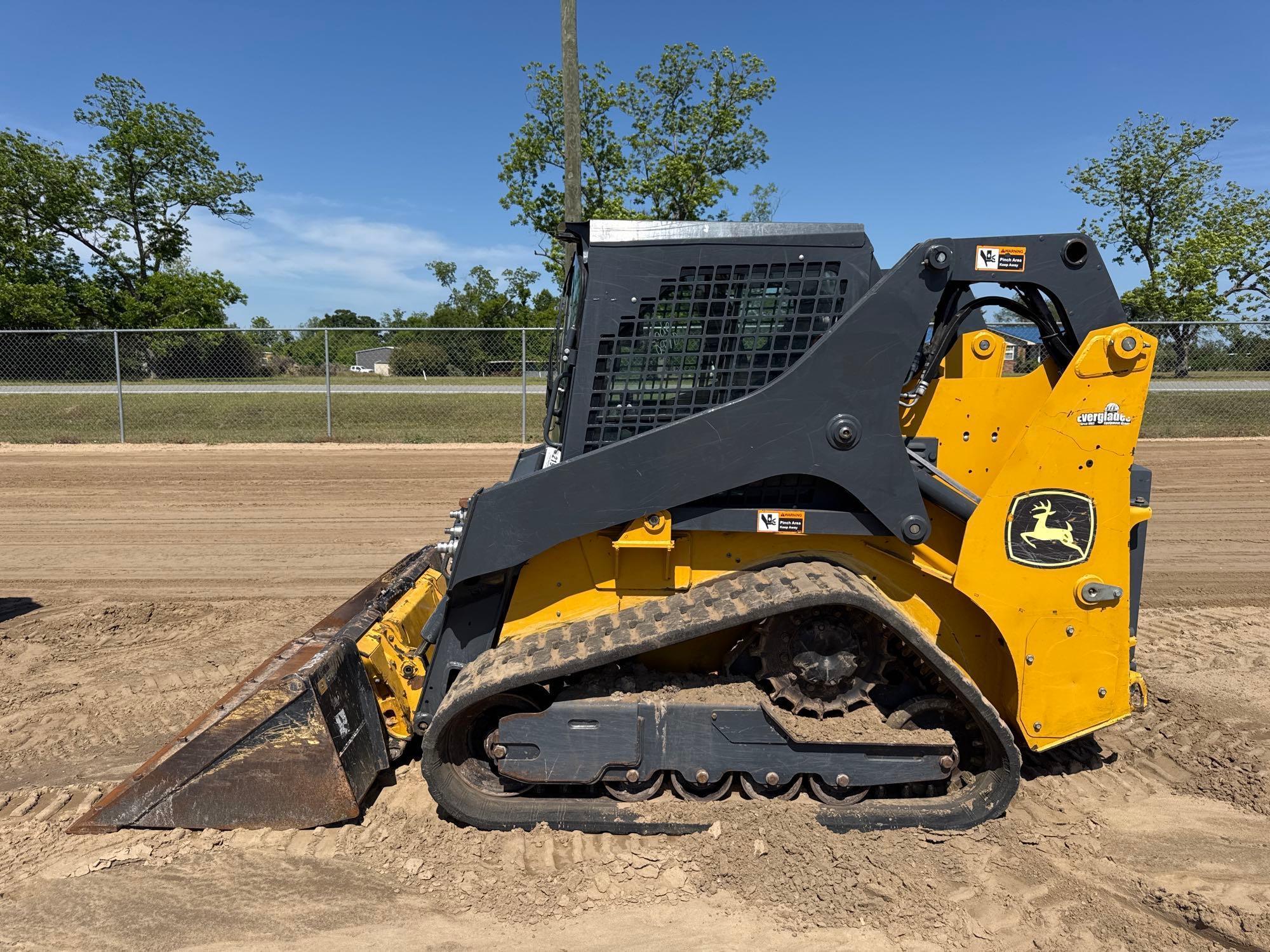 Photo of a  John Deere 317G