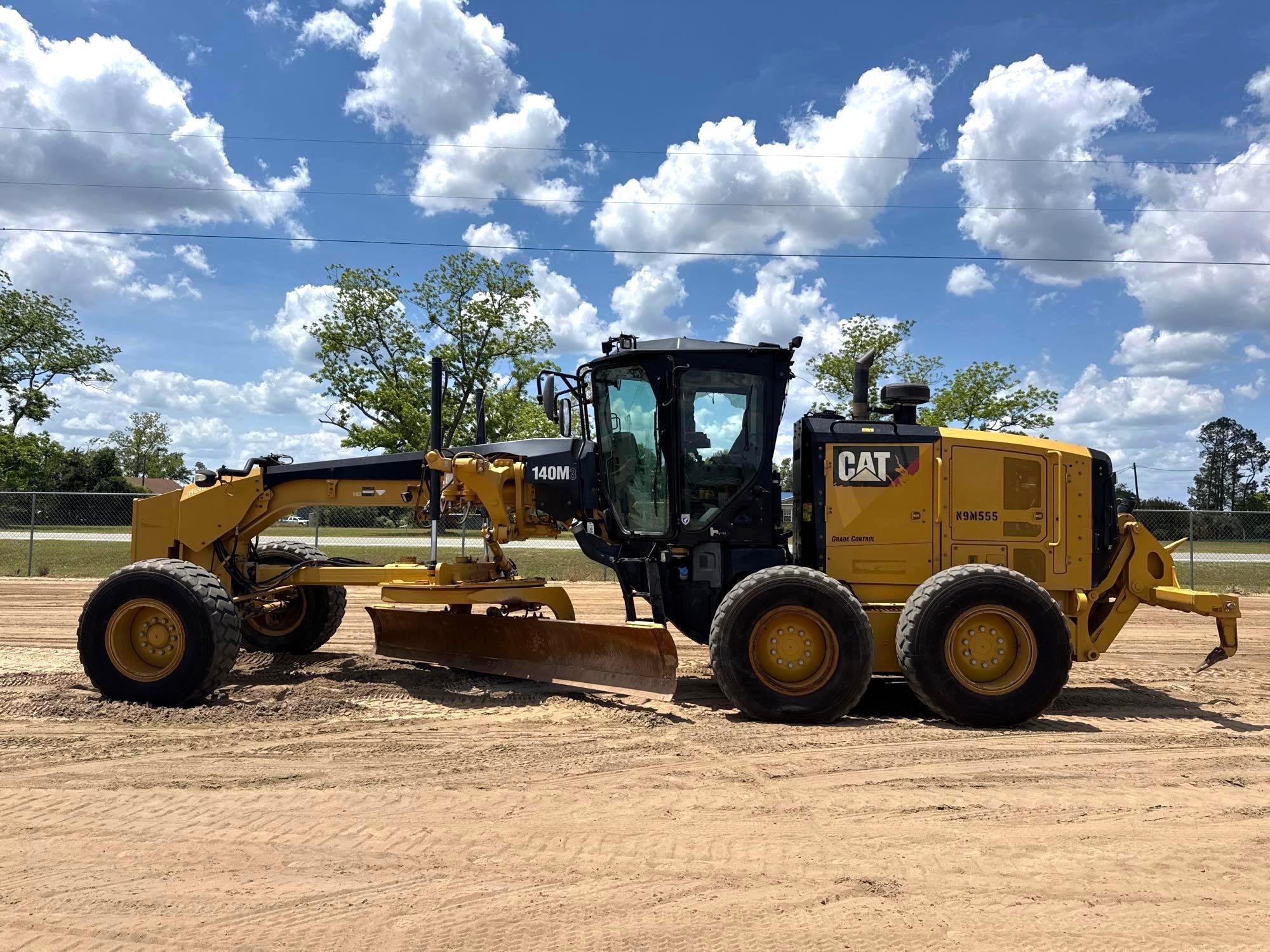 Photo of a  Caterpillar 140M3