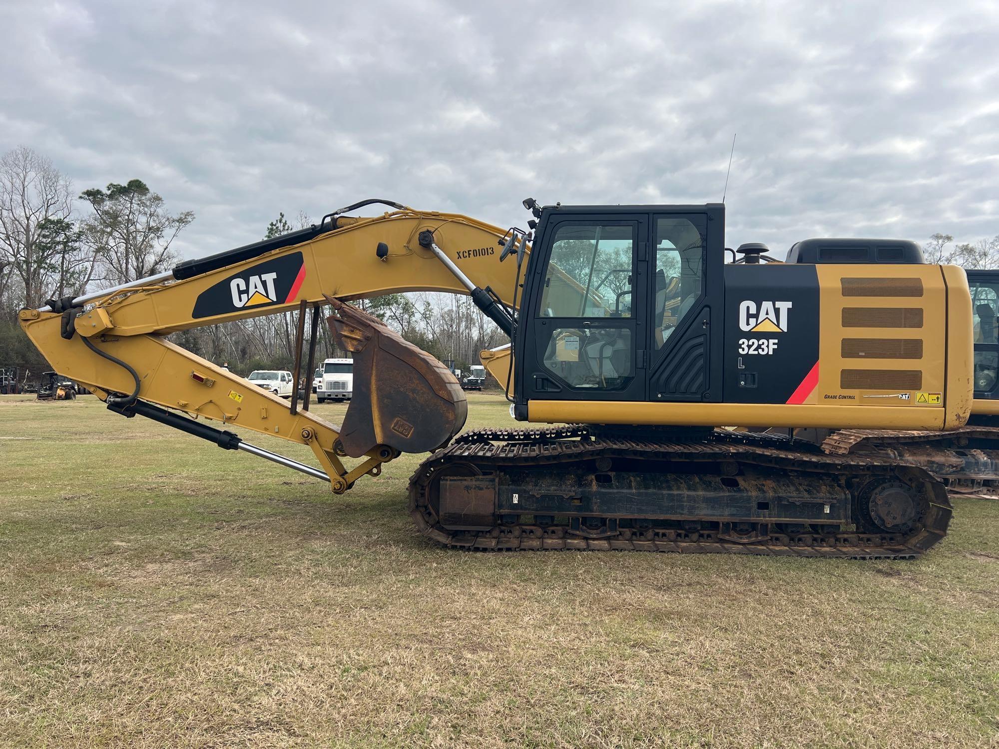 Photo of a  Caterpillar 323FL