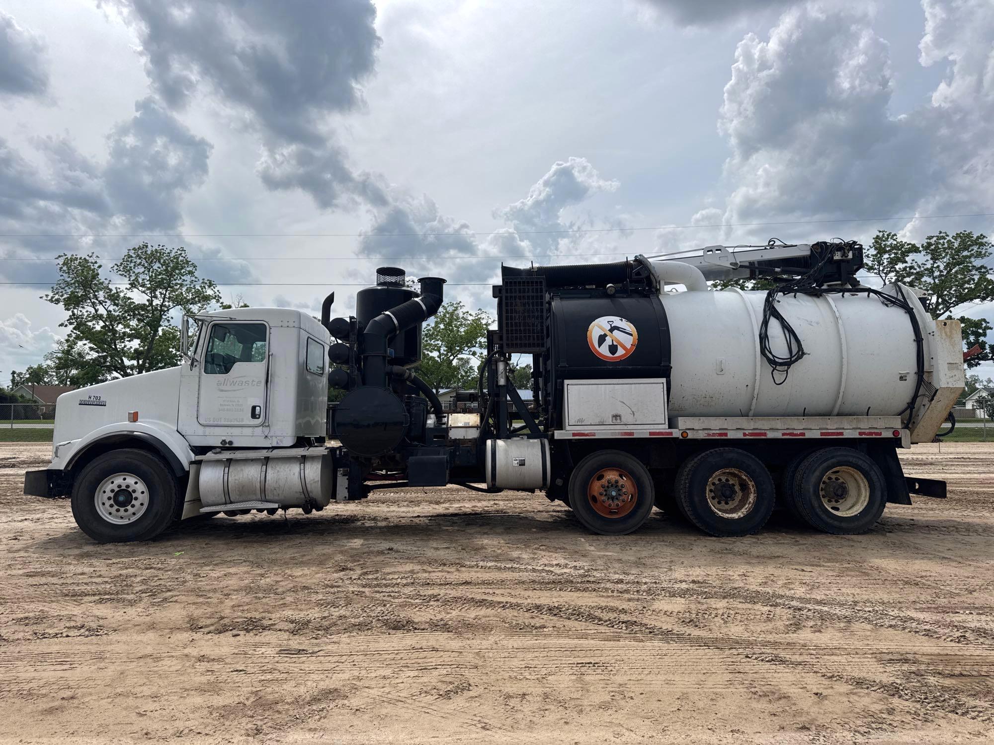2014 KENWORTH T880 HYDRO- EXCAVATION TRUCK