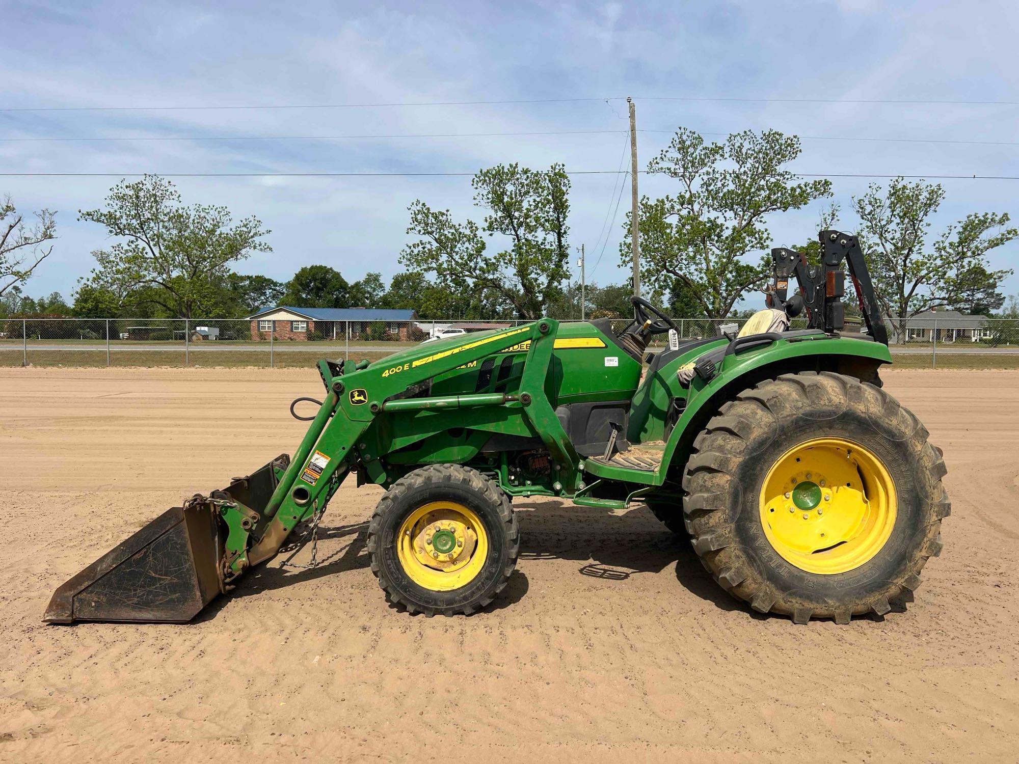 JOHN DEERE 4052M TRACTOR