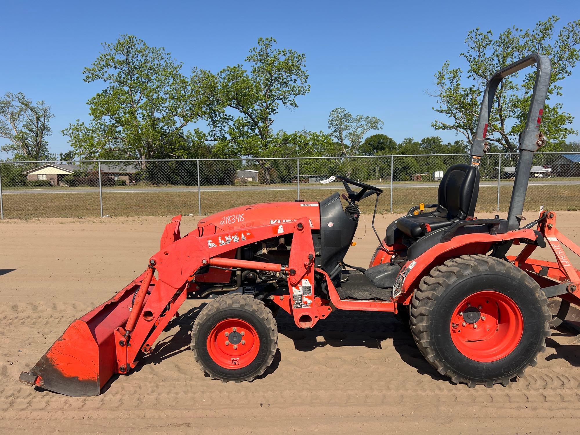 KUBOTA B2601 TRACTOR