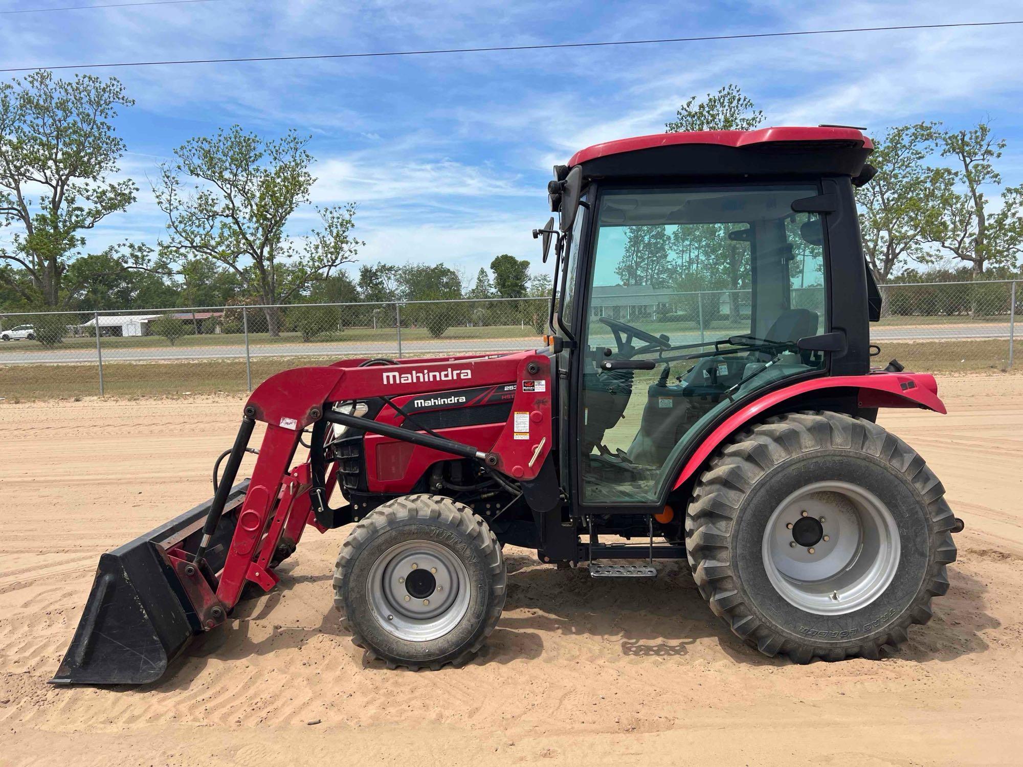 MAHINDRA 2538 TRACTOR