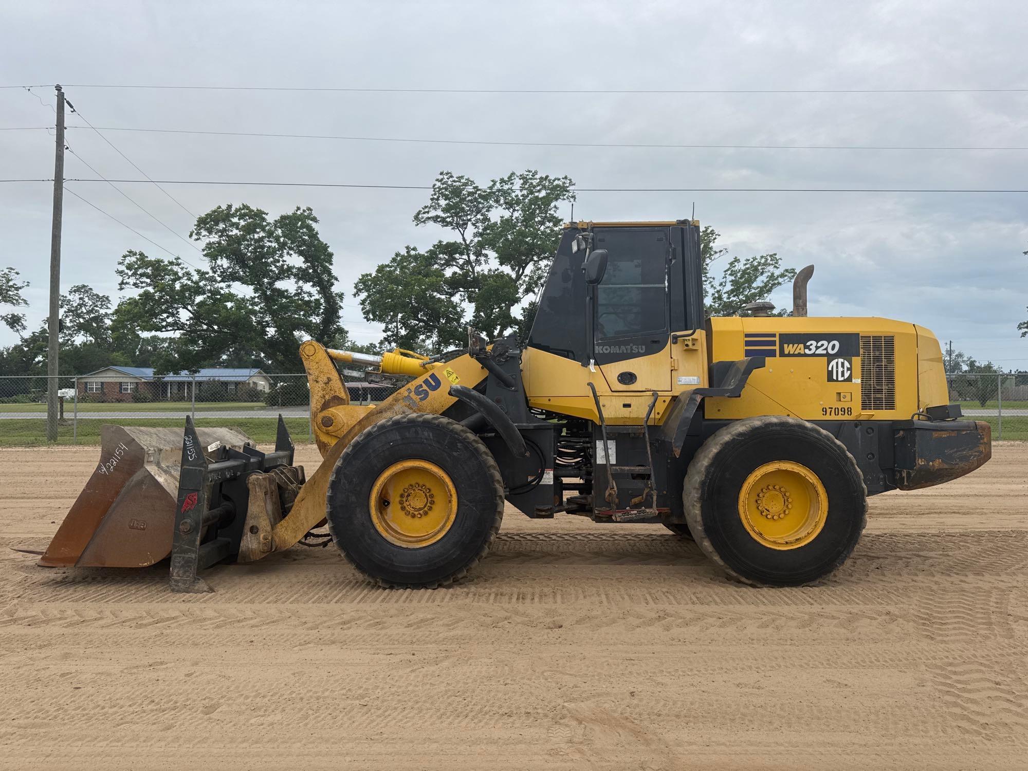Photo of a 2015 Komatsu WA320-7