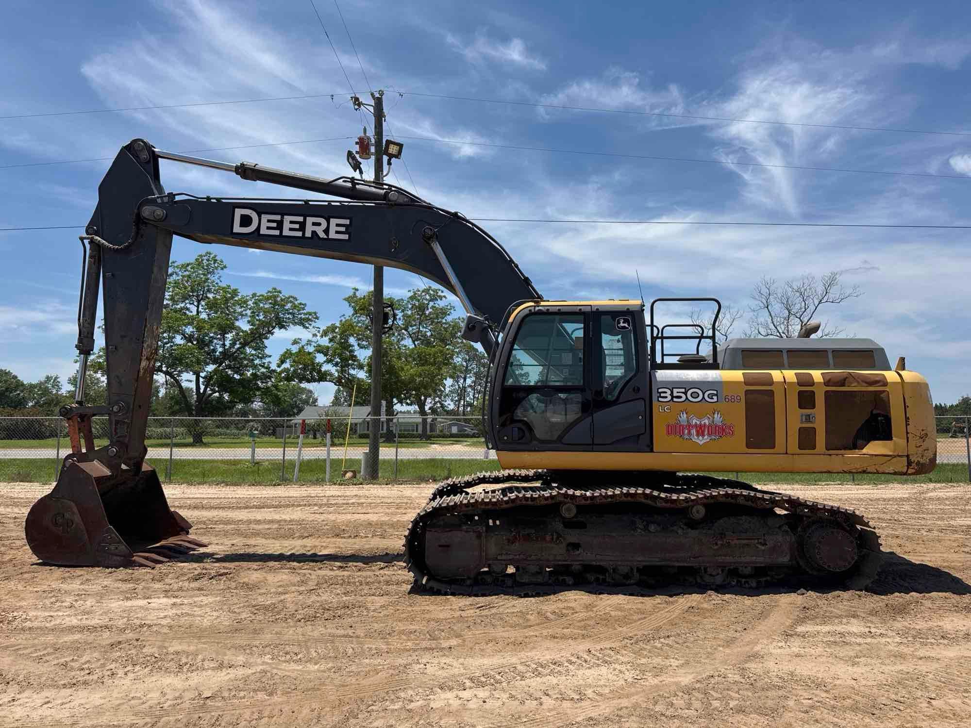 Photo of a 2017 John Deere 350G
