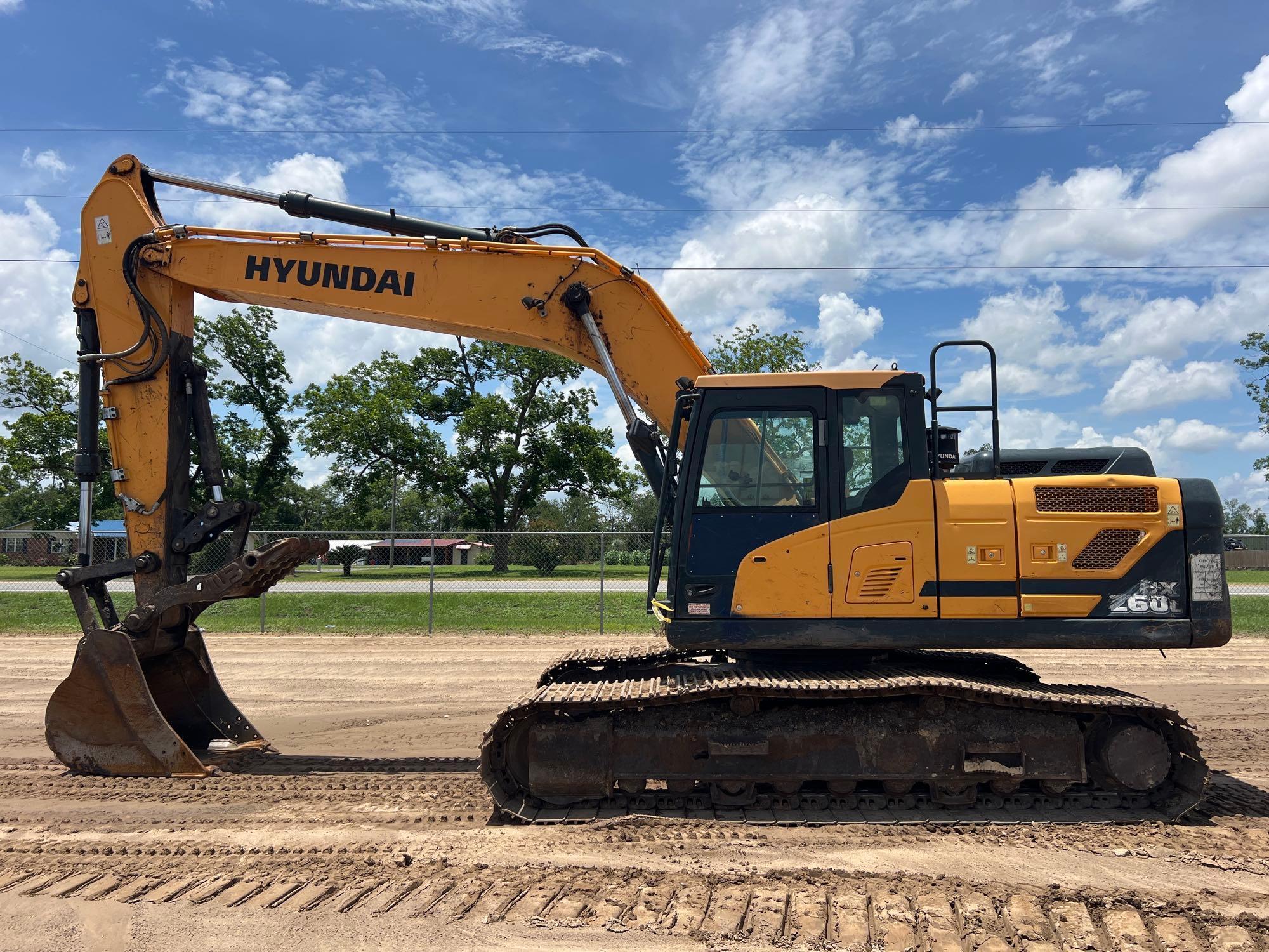 HYUNDAI HX260L EXCAVATOR