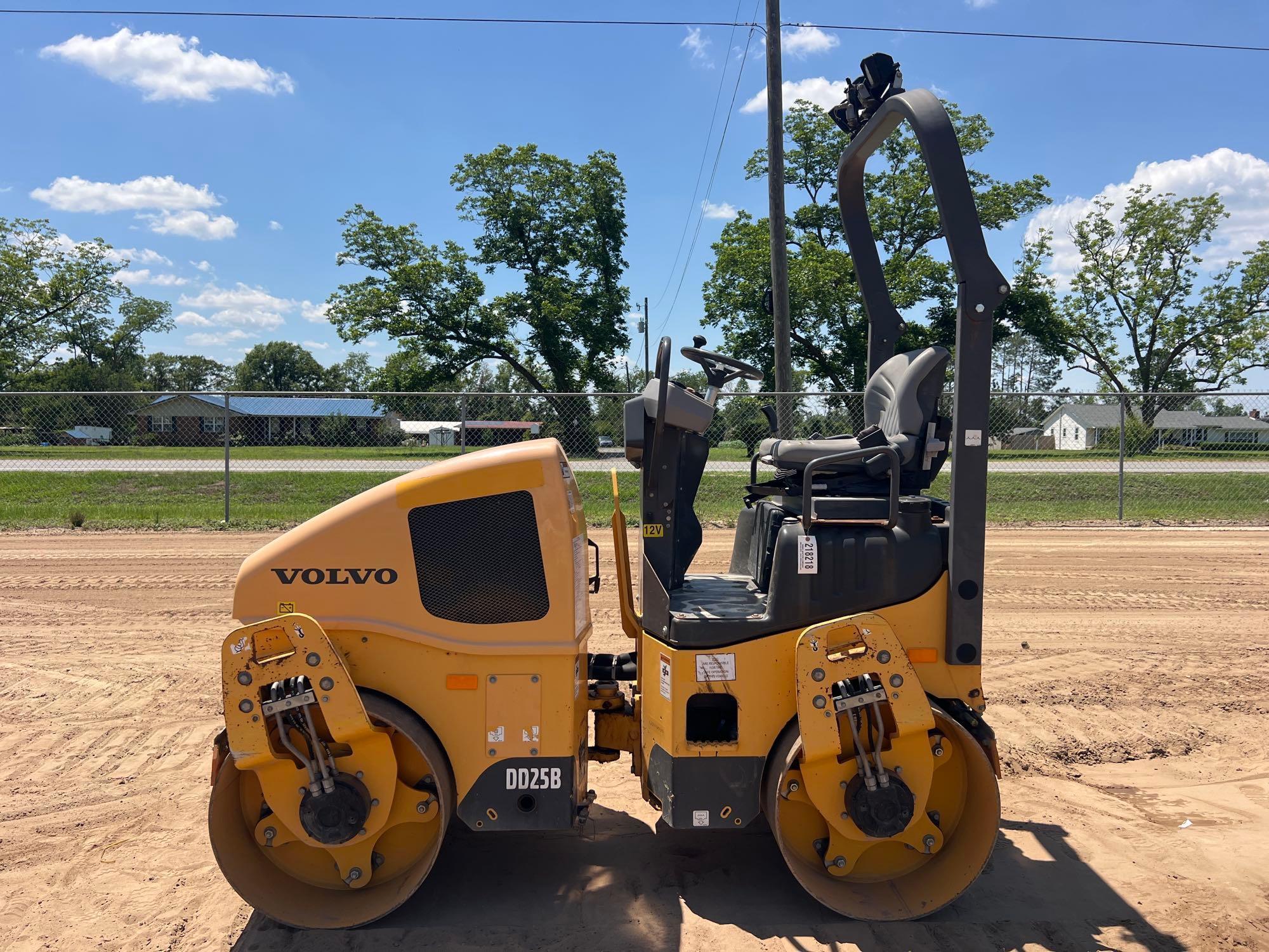 2018 VOLVO DD25B SMOOTH DBL DRUM ROLLER