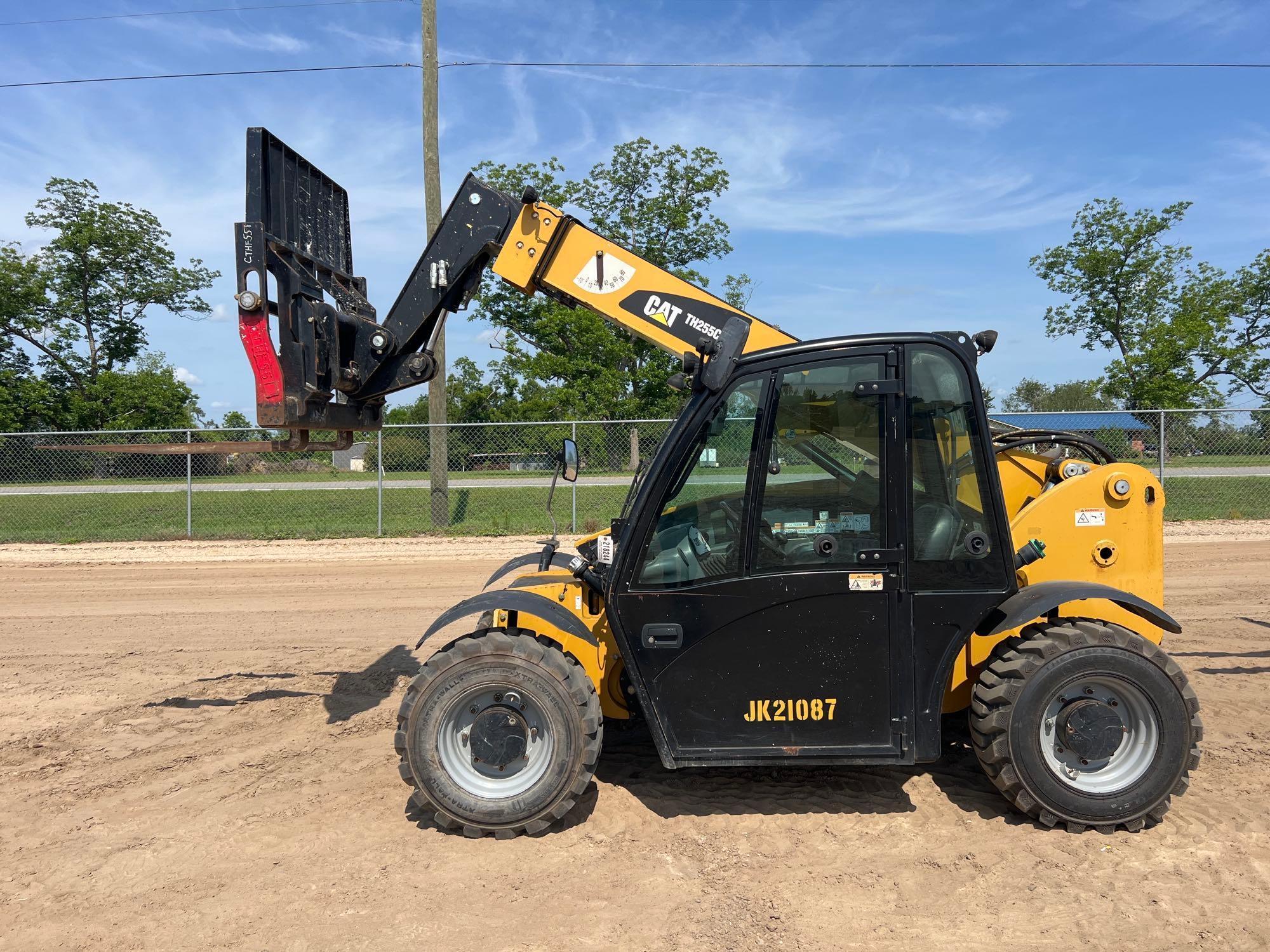 Photo of a  Caterpillar TH255C