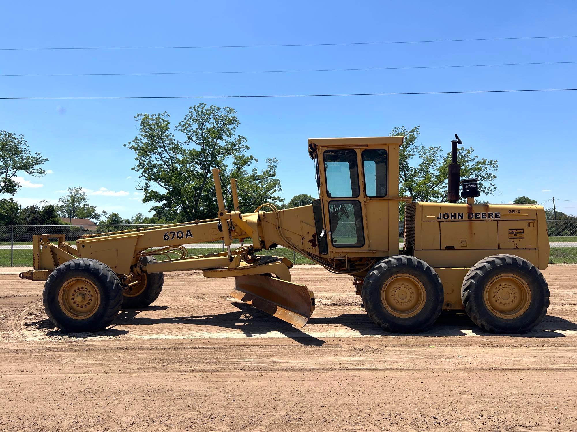 1981 JOHN DEERE 670A MOTOR GRADER