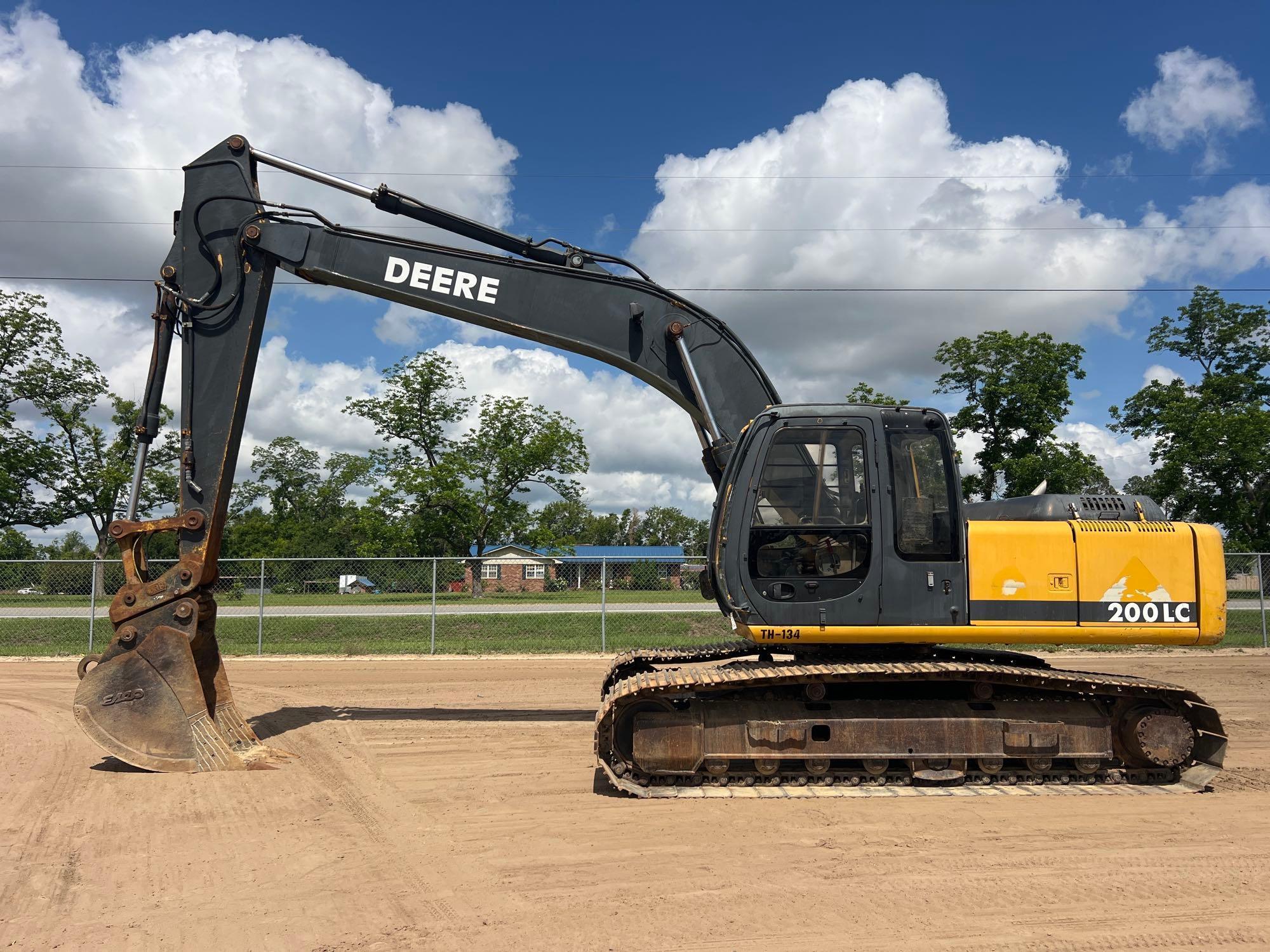1998 JOHN DEERE 200LC EXCAVATOR