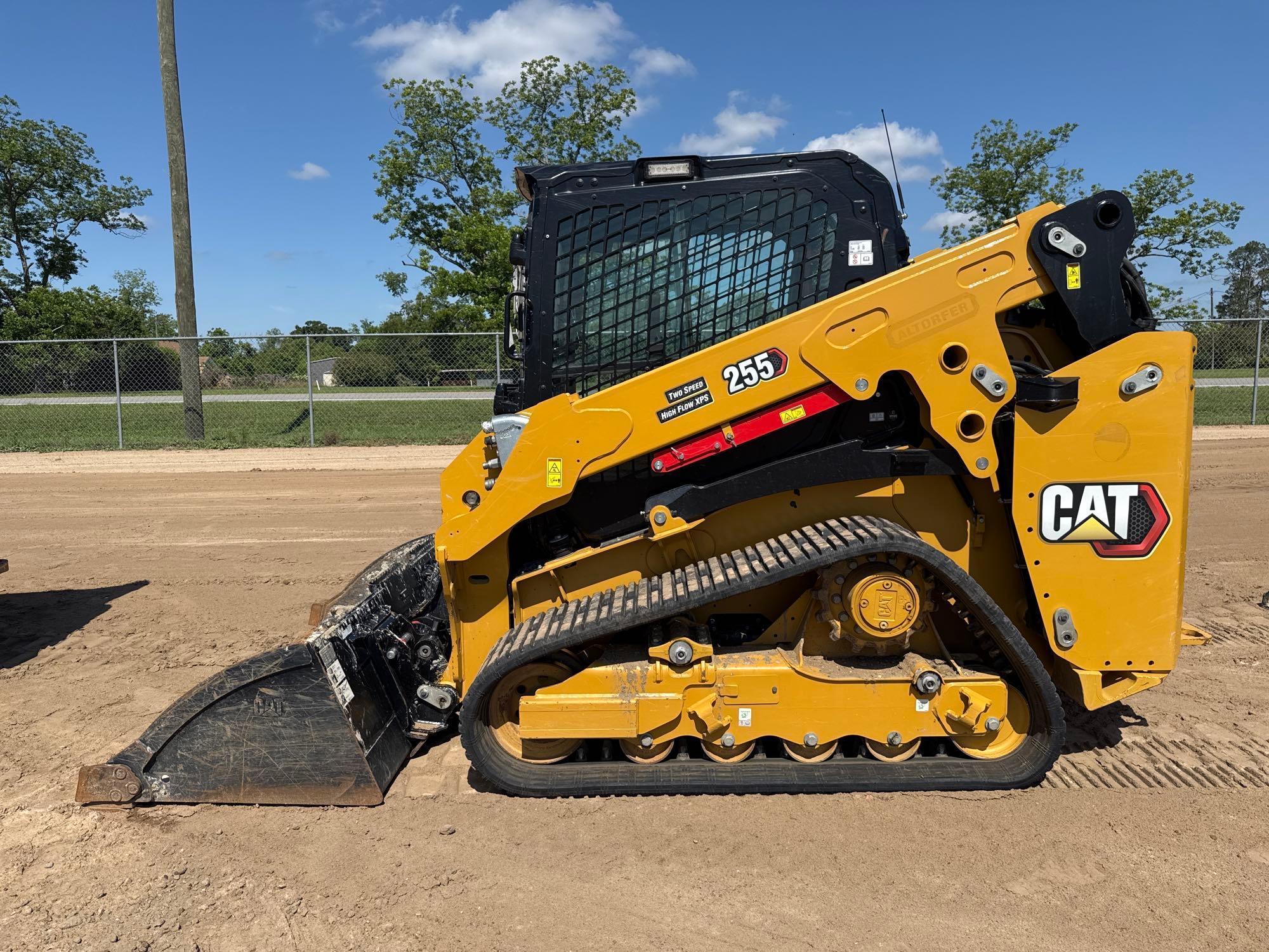 2025 CATERPILLAR 255 SKID STEER