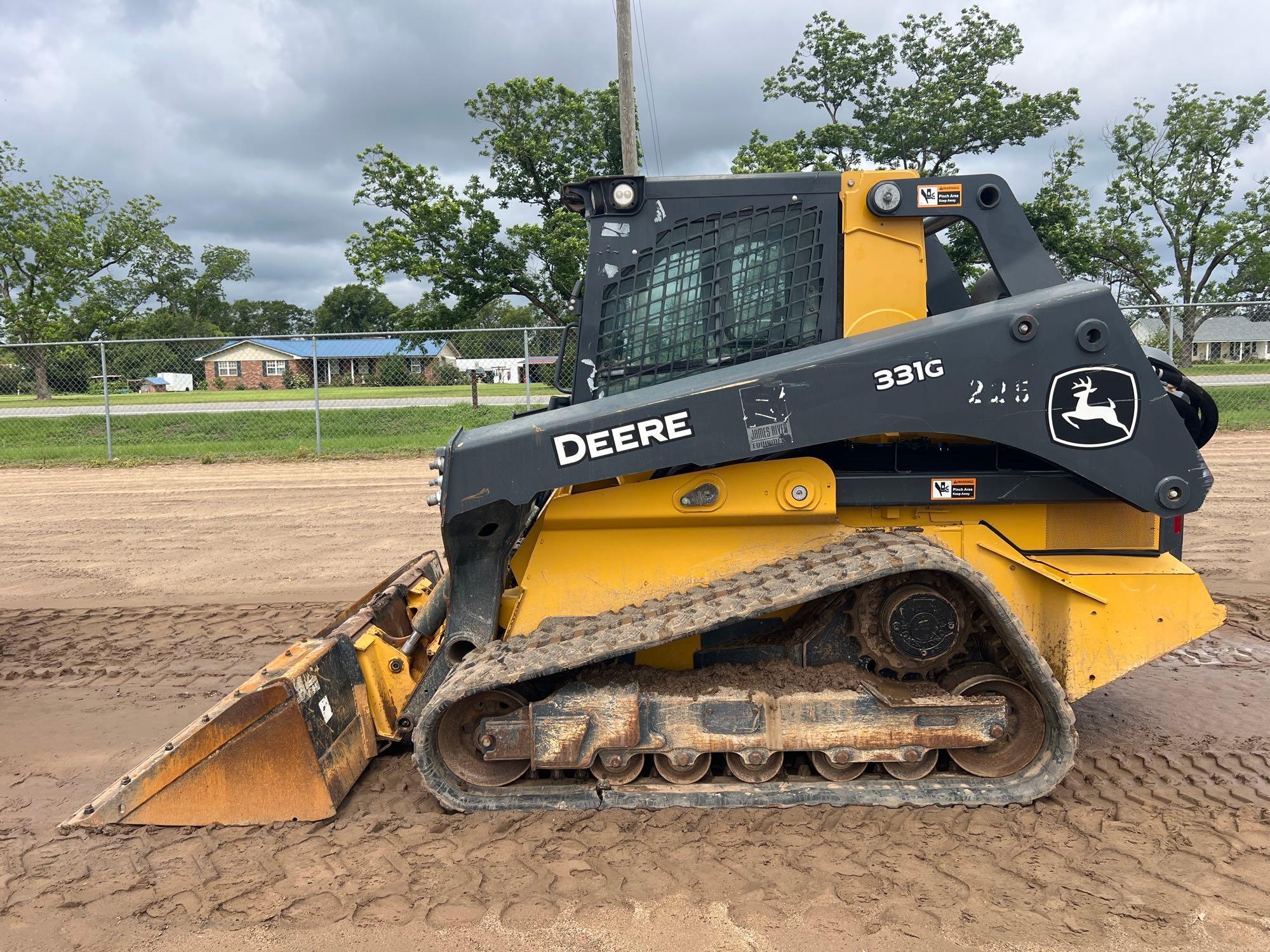 Photo of a  John Deere 331G