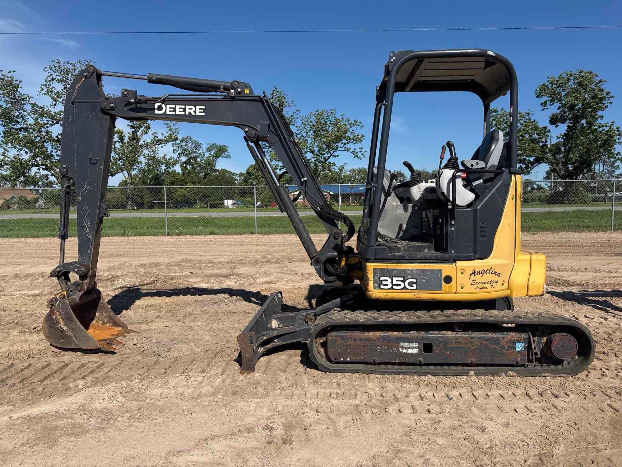 Photo of a 2017 John Deere 35G