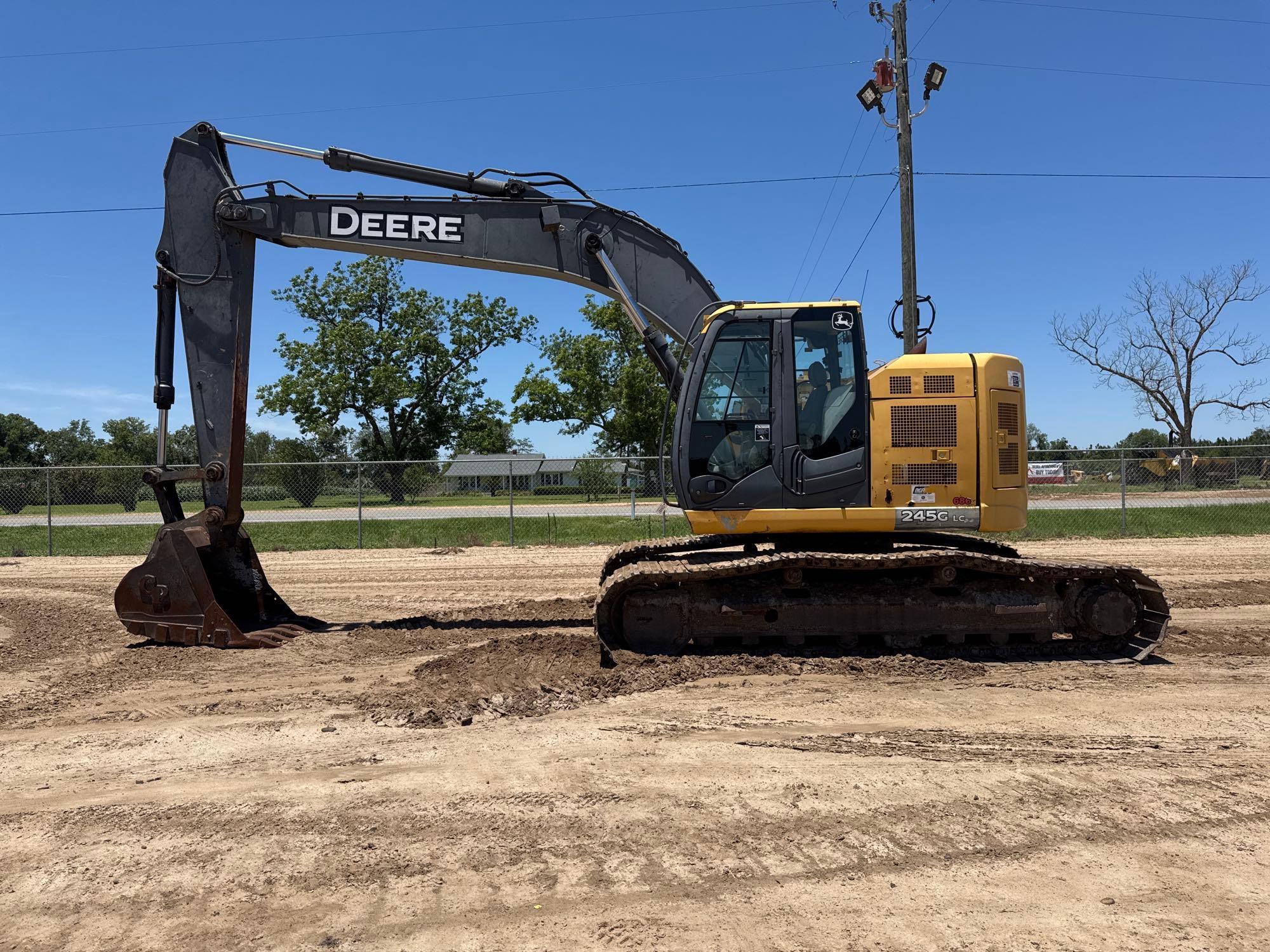 Photo of a 2014 John Deere 245