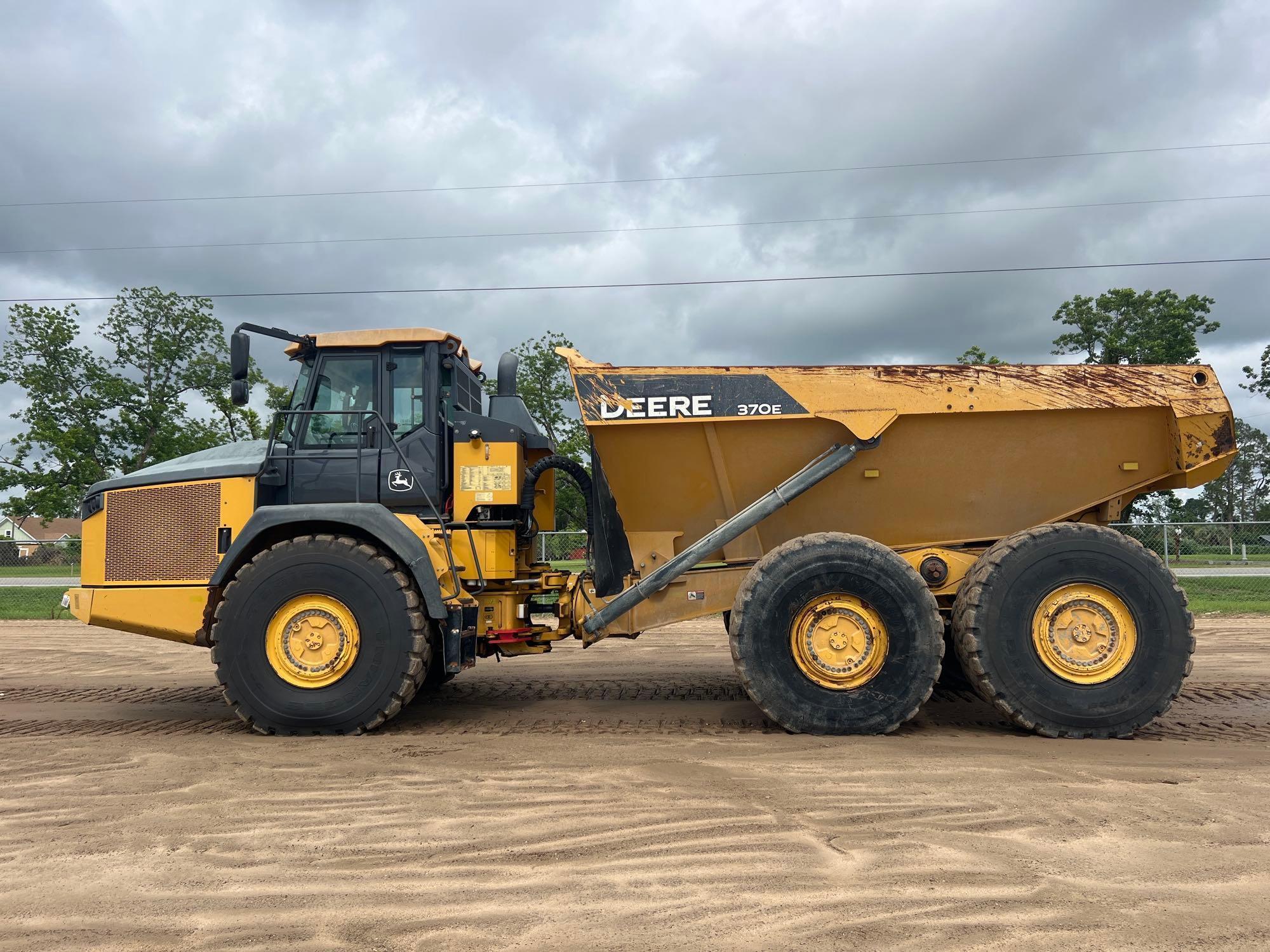 Photo of a 2019 John Deere 370