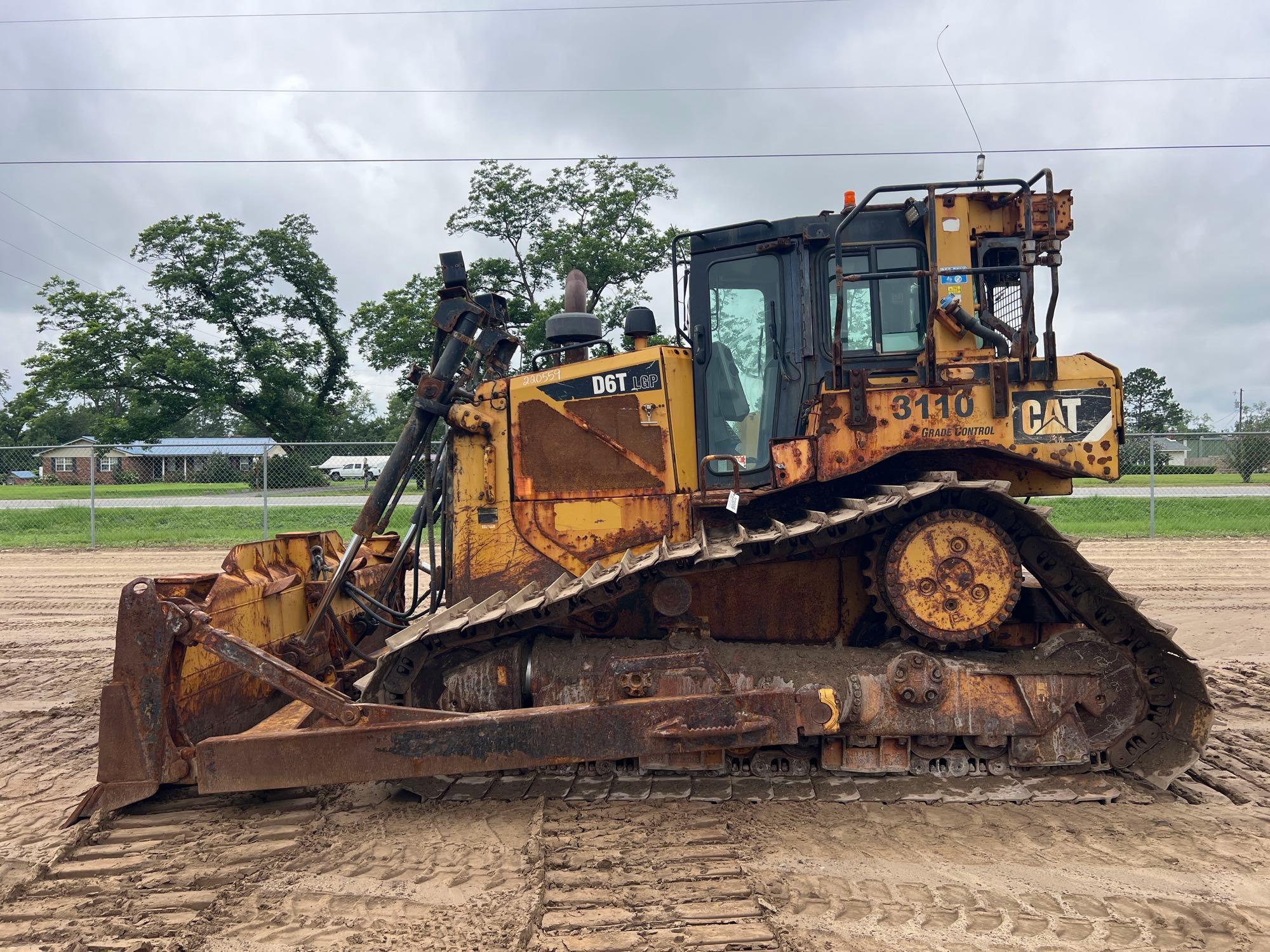 Photo of a  Caterpillar D6T LGP