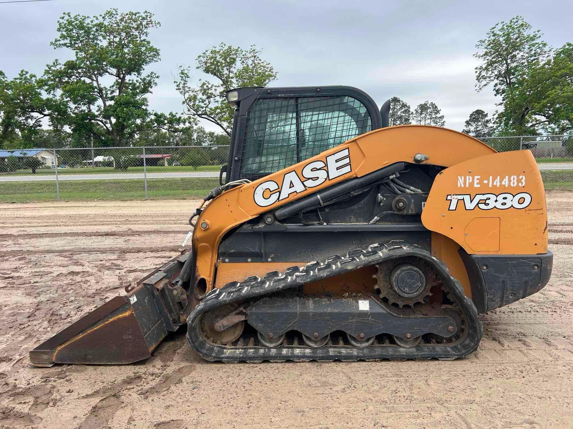 CASE TV380 SKID STEER