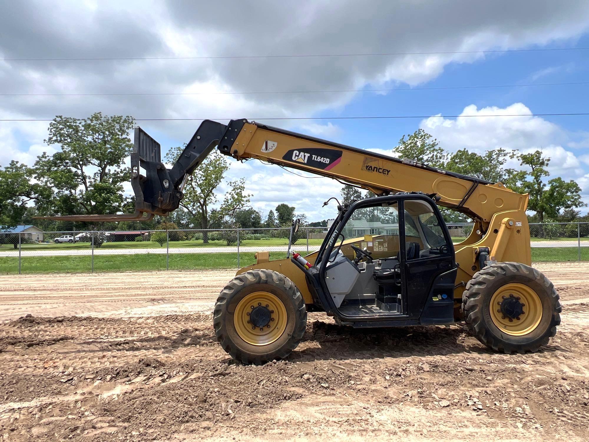 2016 CATERPILLAR TL642D TELESCOPIC FORKLIFT