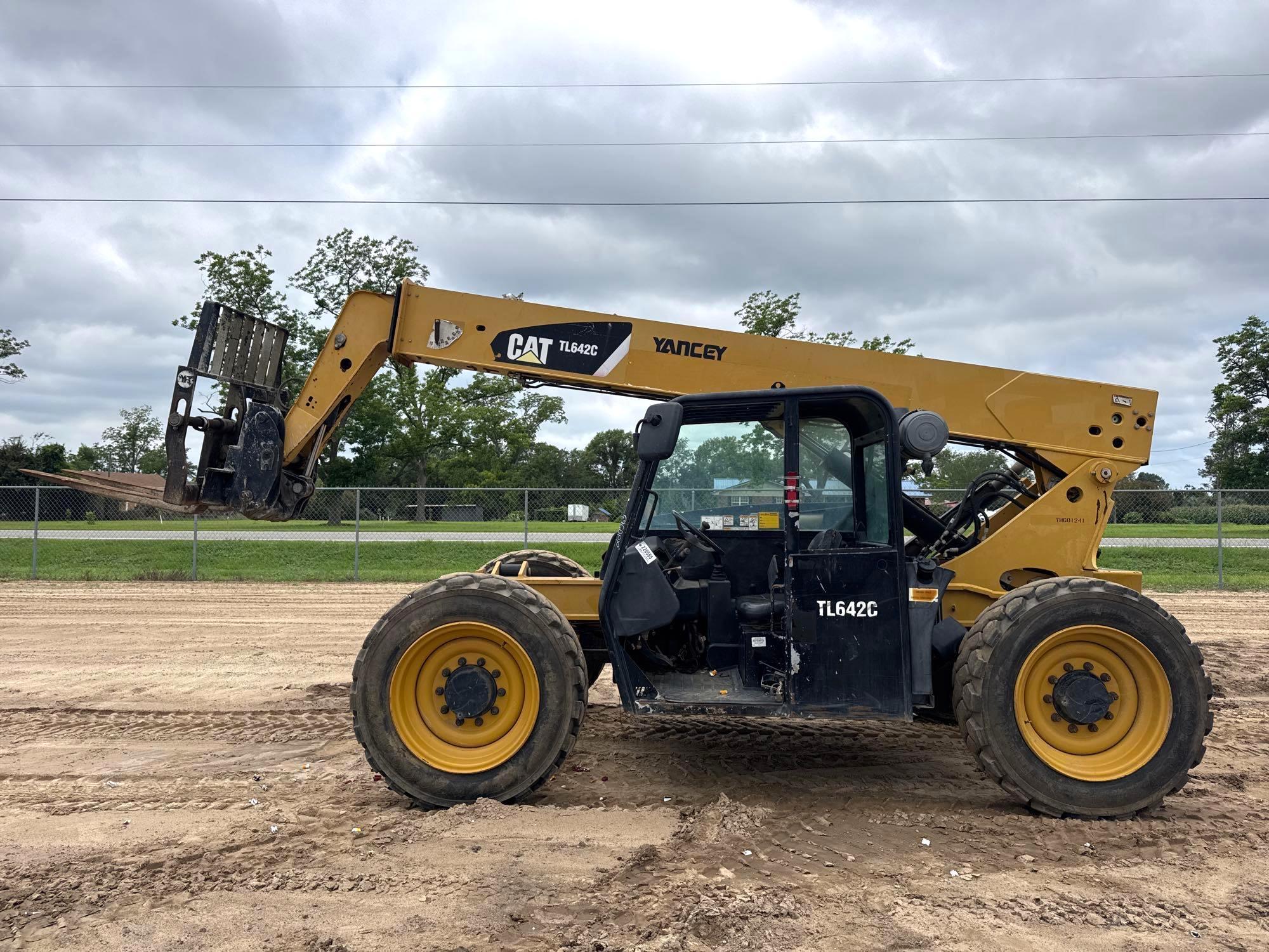 2015 CATERPILLAR TL642C TELESCOPIC FORKLIFT