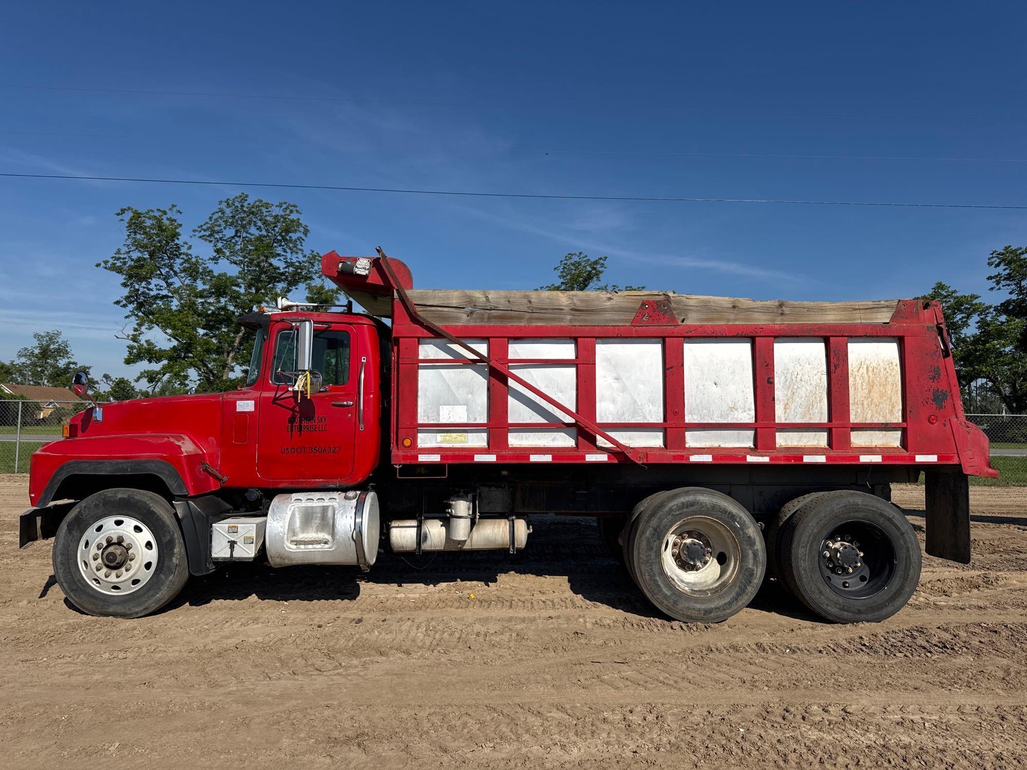 2001 MACK RD690S DUMP TRUCK