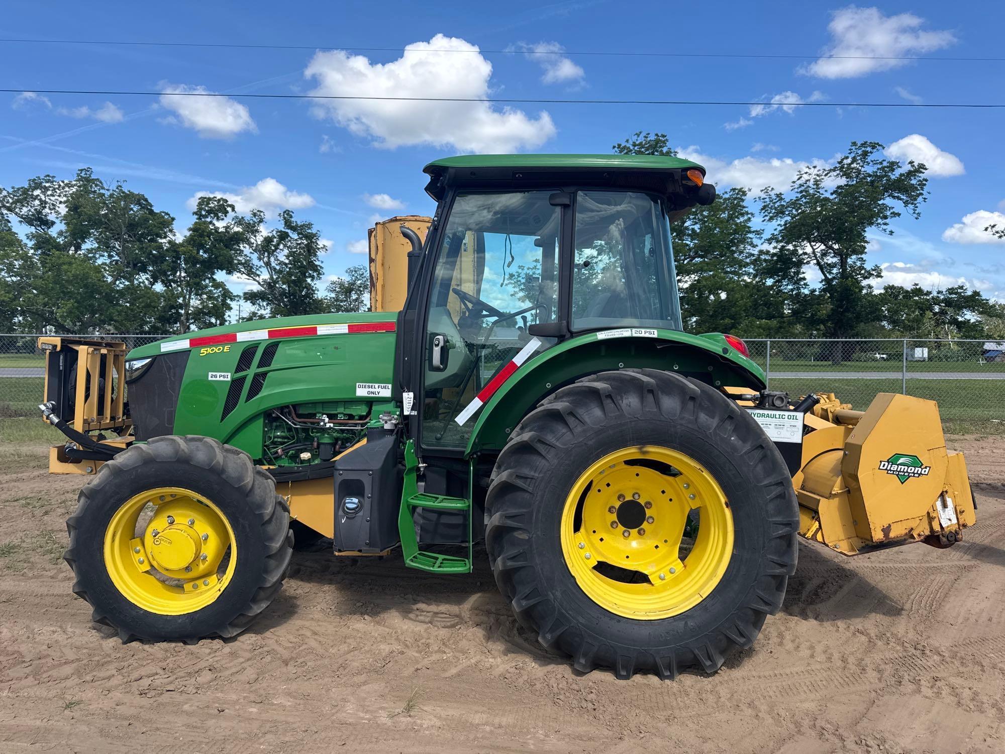 Photo of a  John Deere 5100E