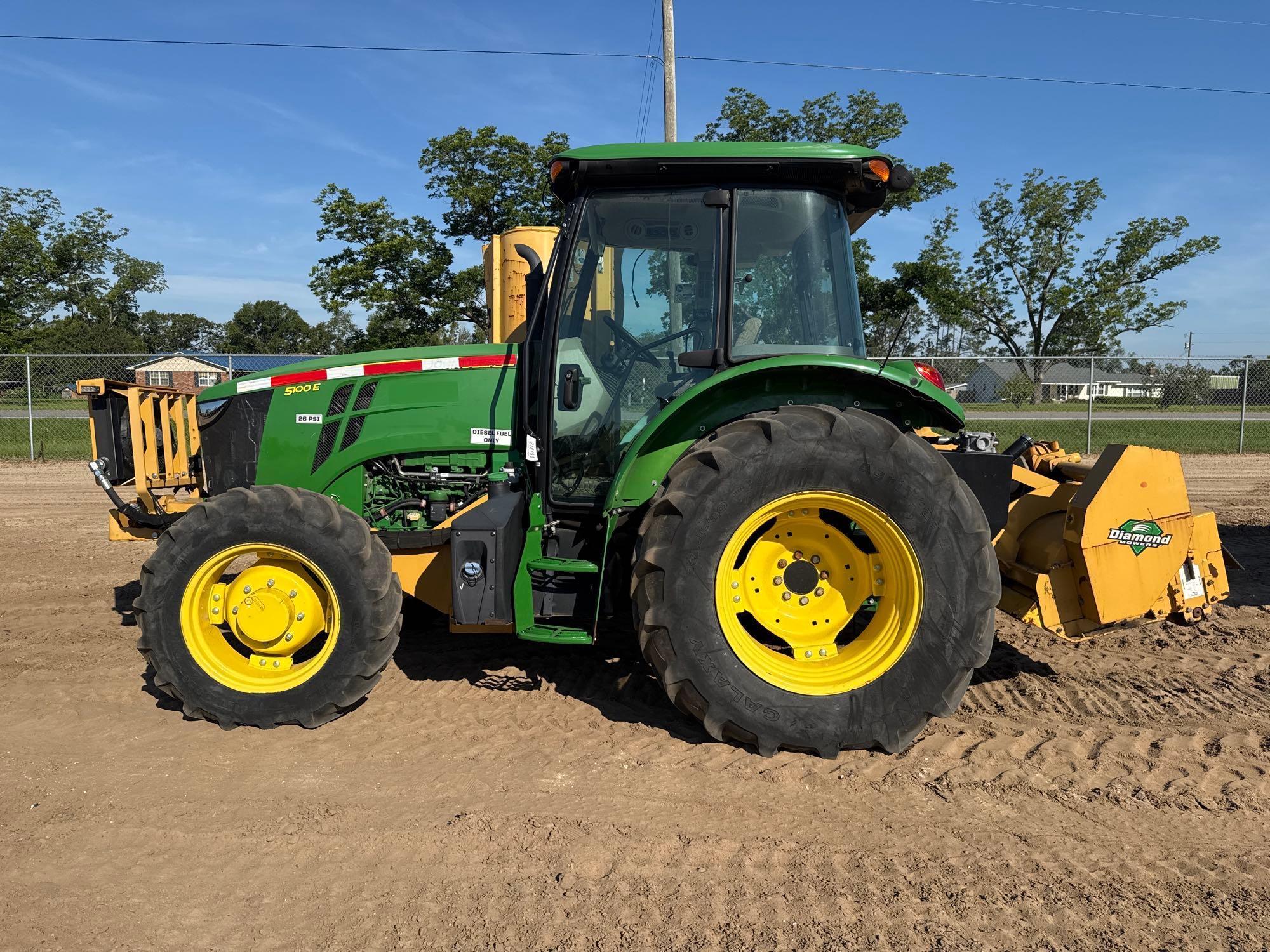 Photo of a  John Deere 5100E