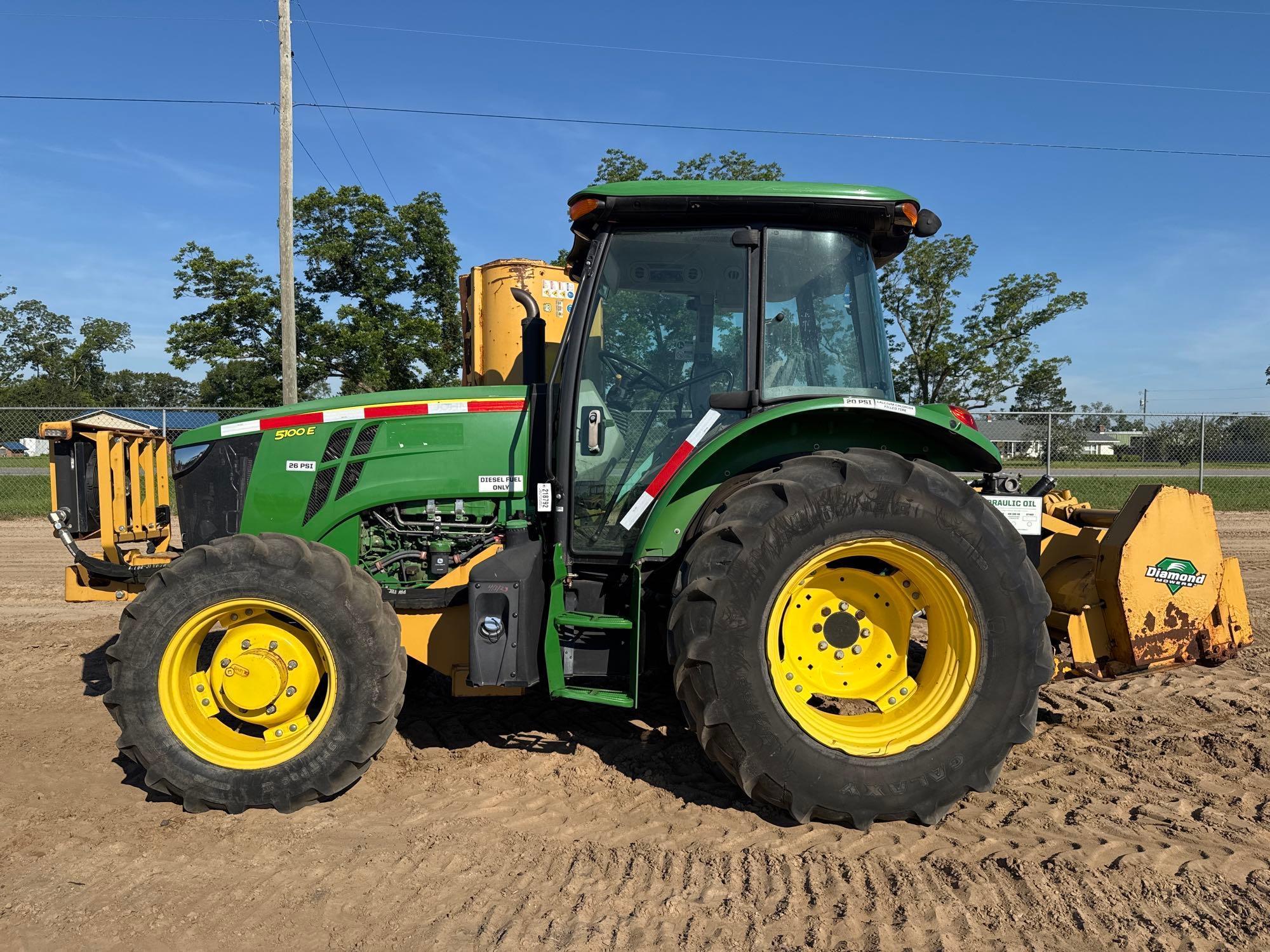 Photo of a  John Deere 5100E
