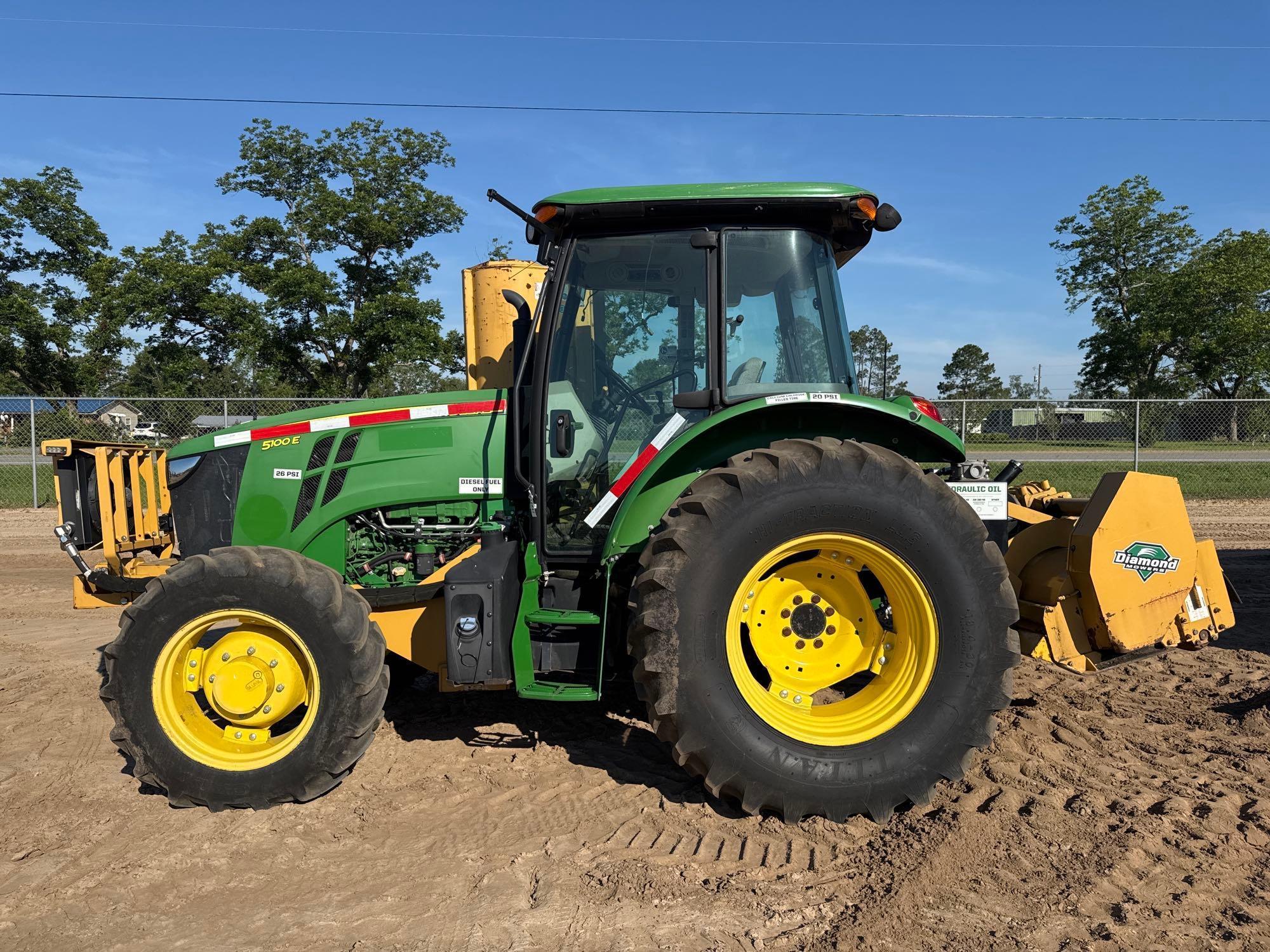 Photo of a  John Deere 5100E