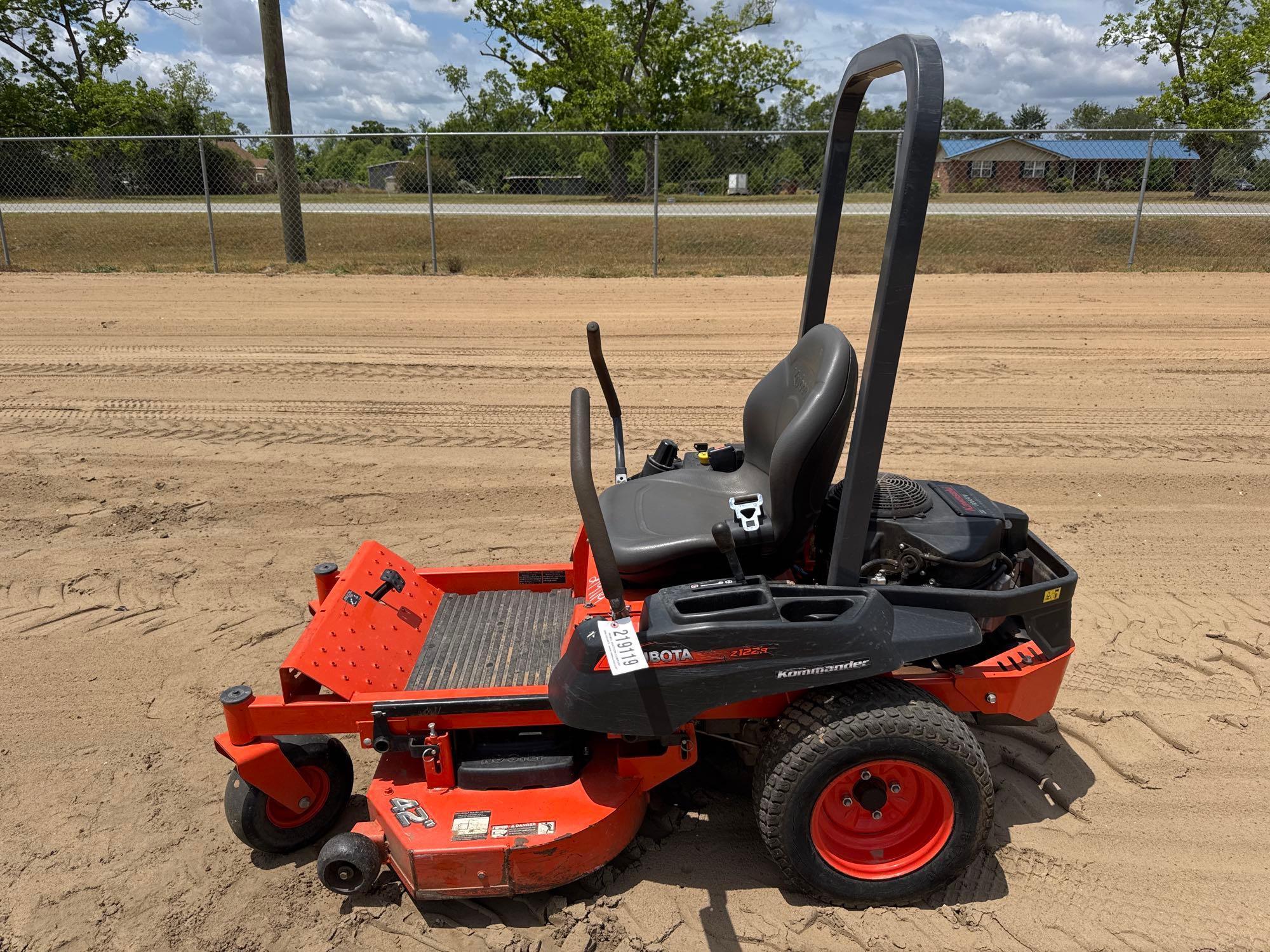 KUBOTA Z122RKW KOMMANDER ZERO TURN LAWNMOWER
