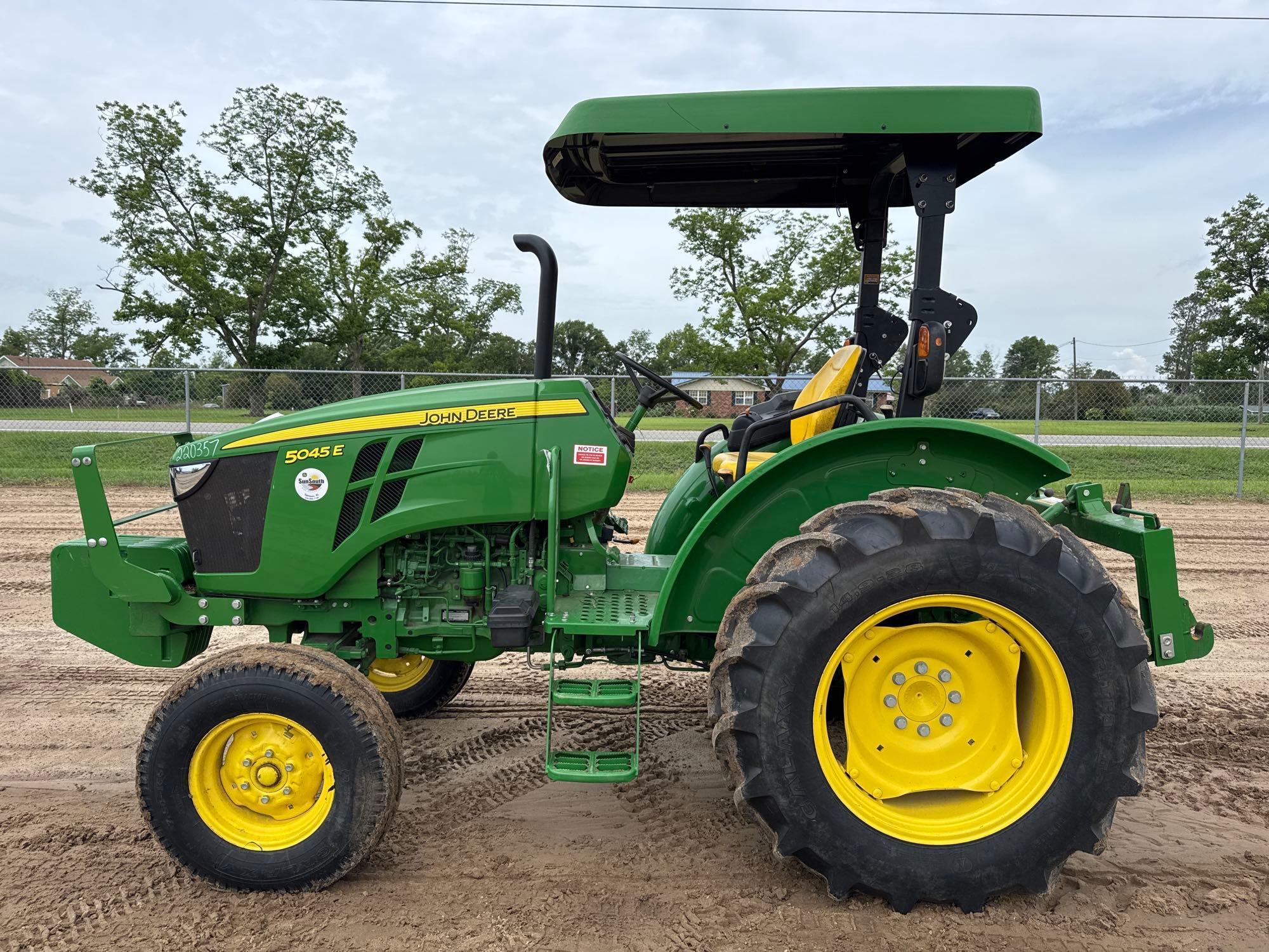 Photo of a  John Deere 5045E