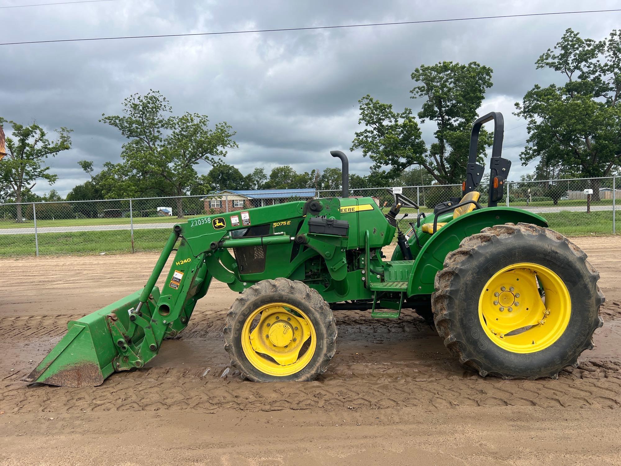 Photo of a  John Deere 5075E