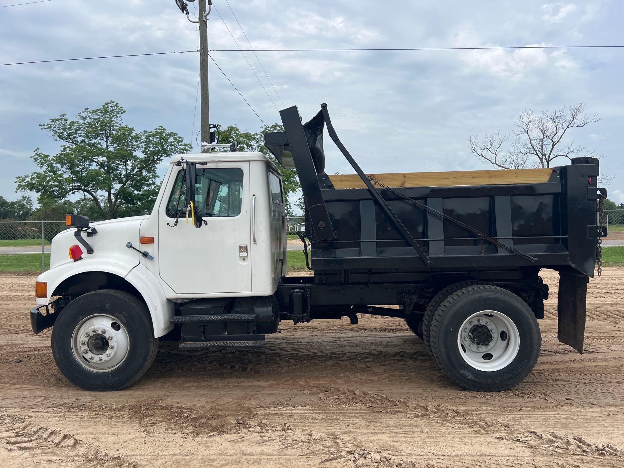 2000 INTERNATIONAL 4700 4X2 DUMP TRUCK