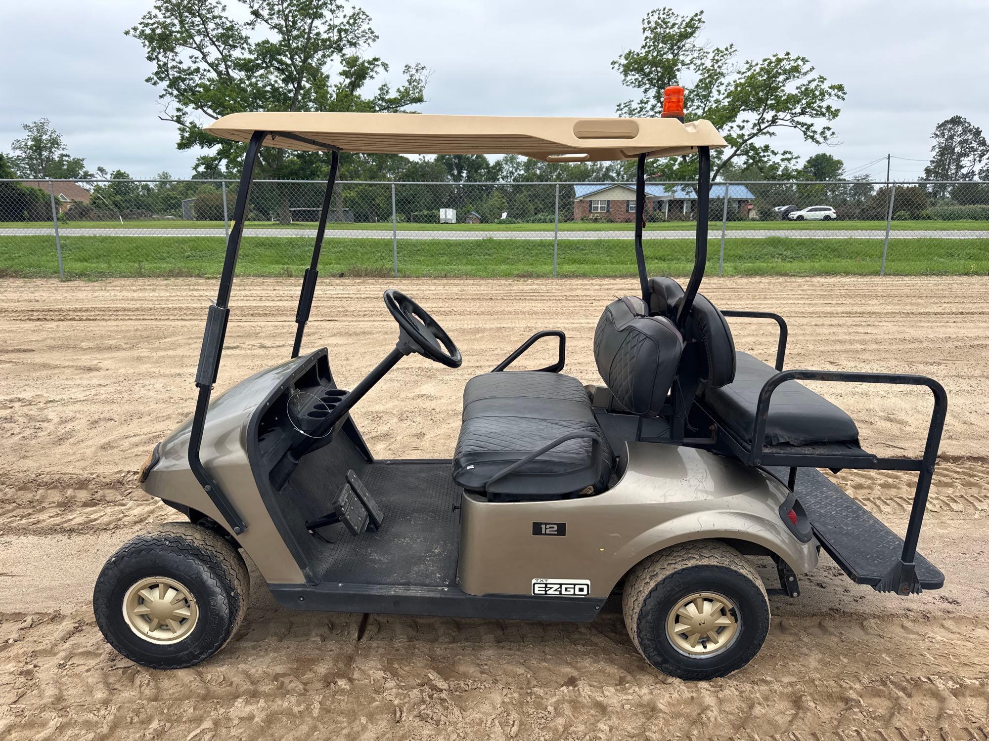 EZ-GO GAS GOLF CART