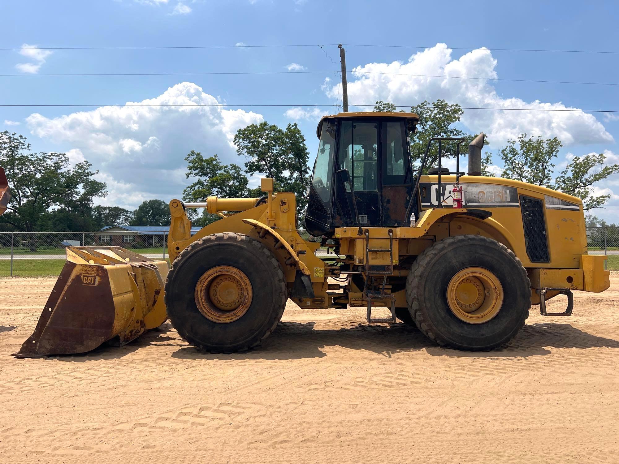 Photo of a  Caterpillar 966