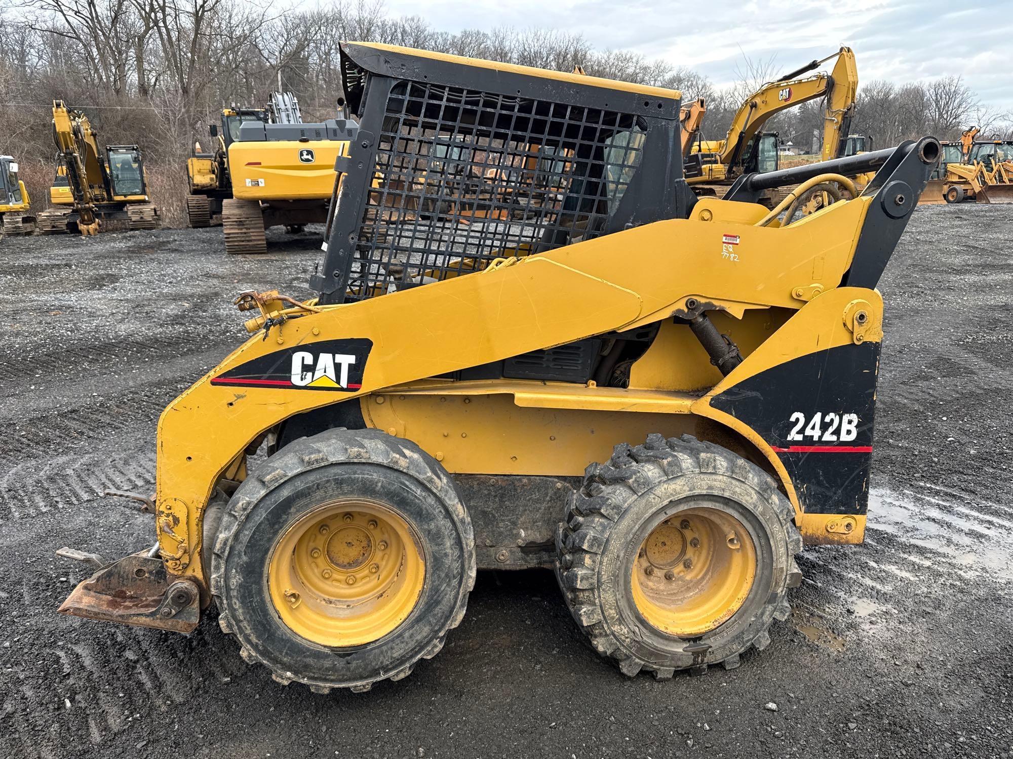 Photo of a  Caterpillar 242B