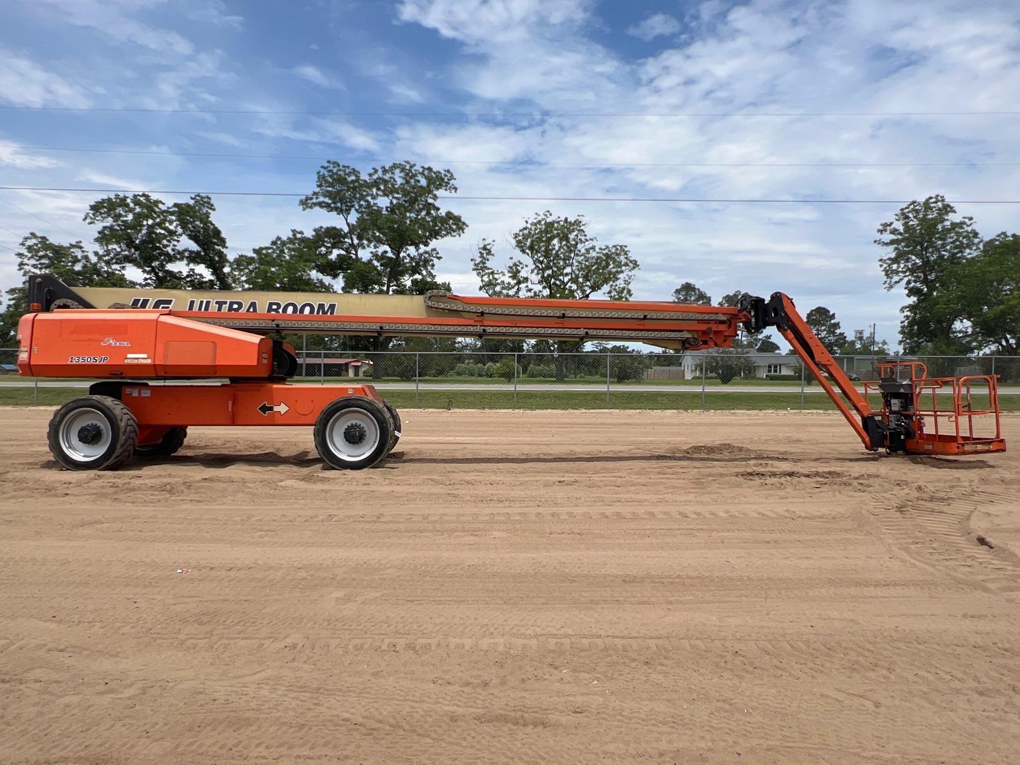 Photo of a  JLG 1350SJP