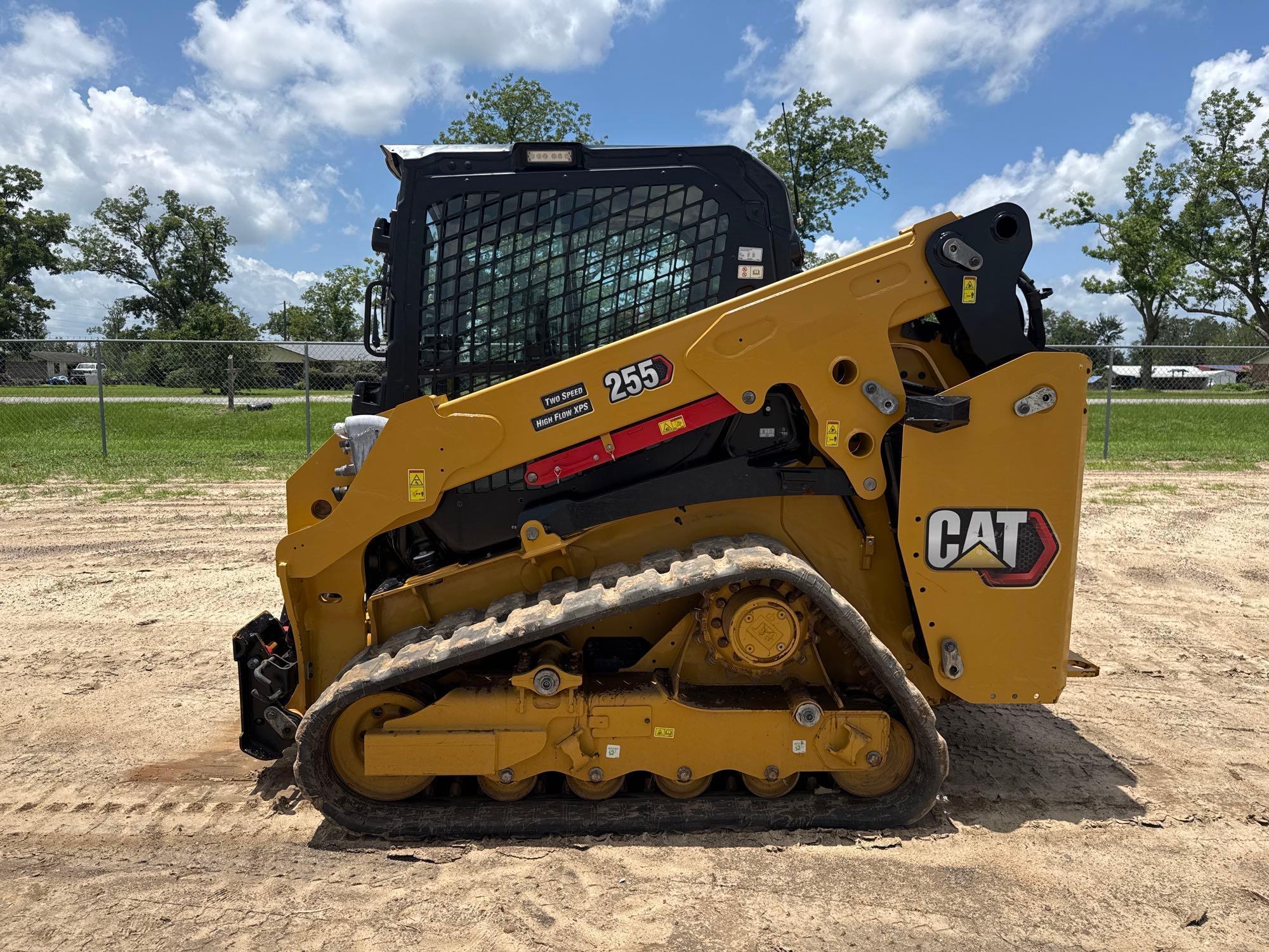 Photo of a  Caterpillar 255