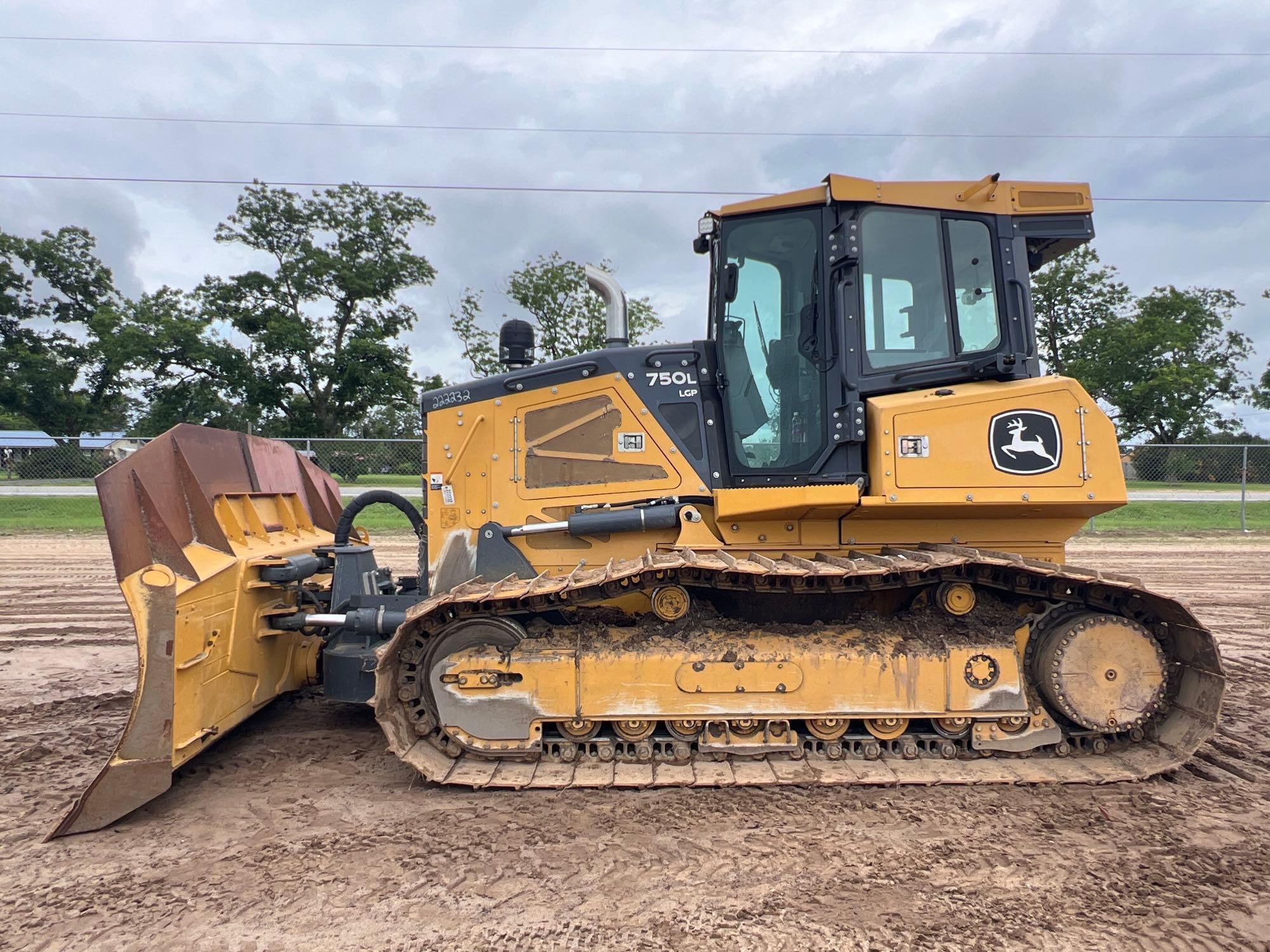 Photo of a  John Deere 750L