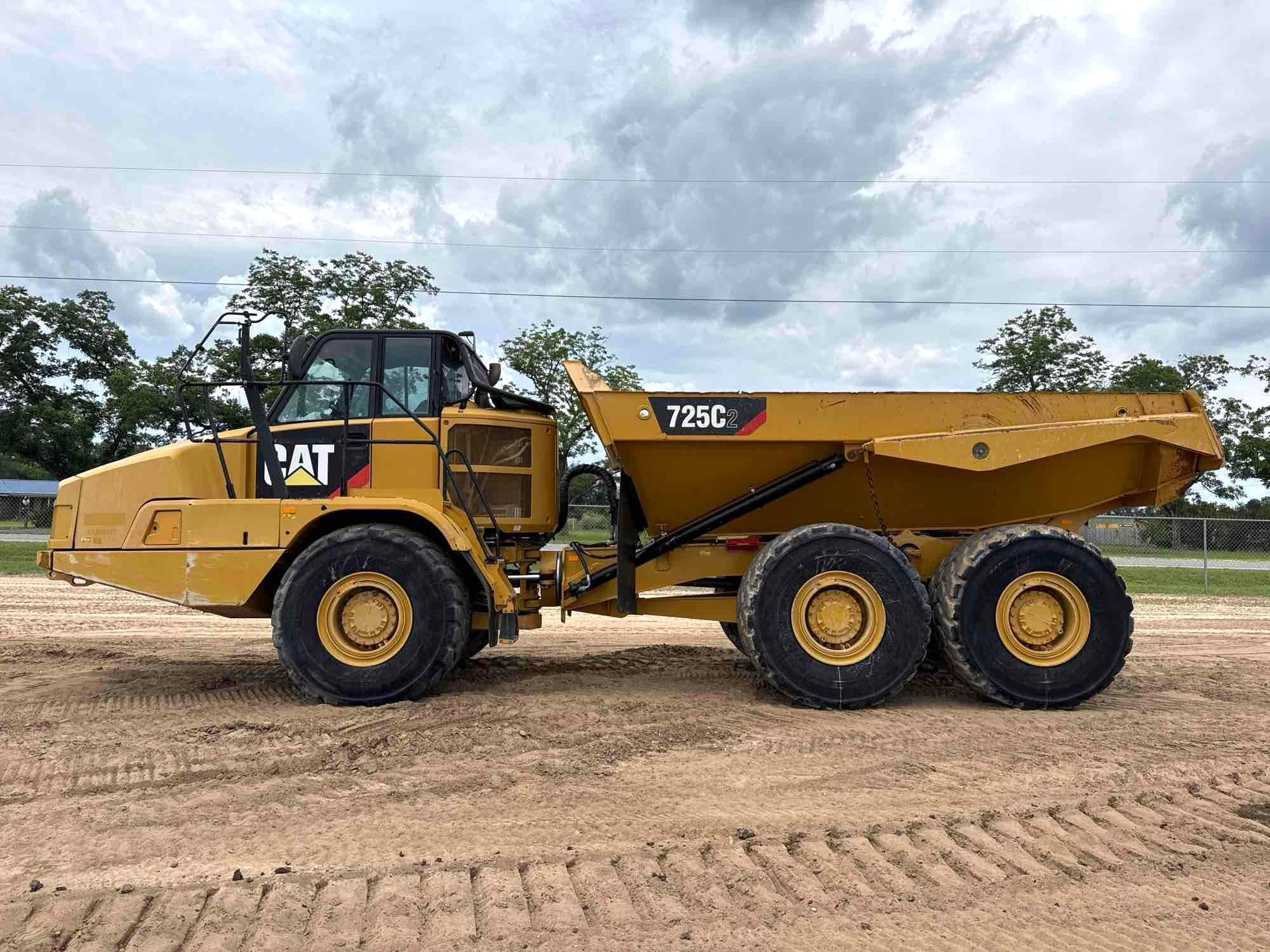 Photo of a  Caterpillar 725C