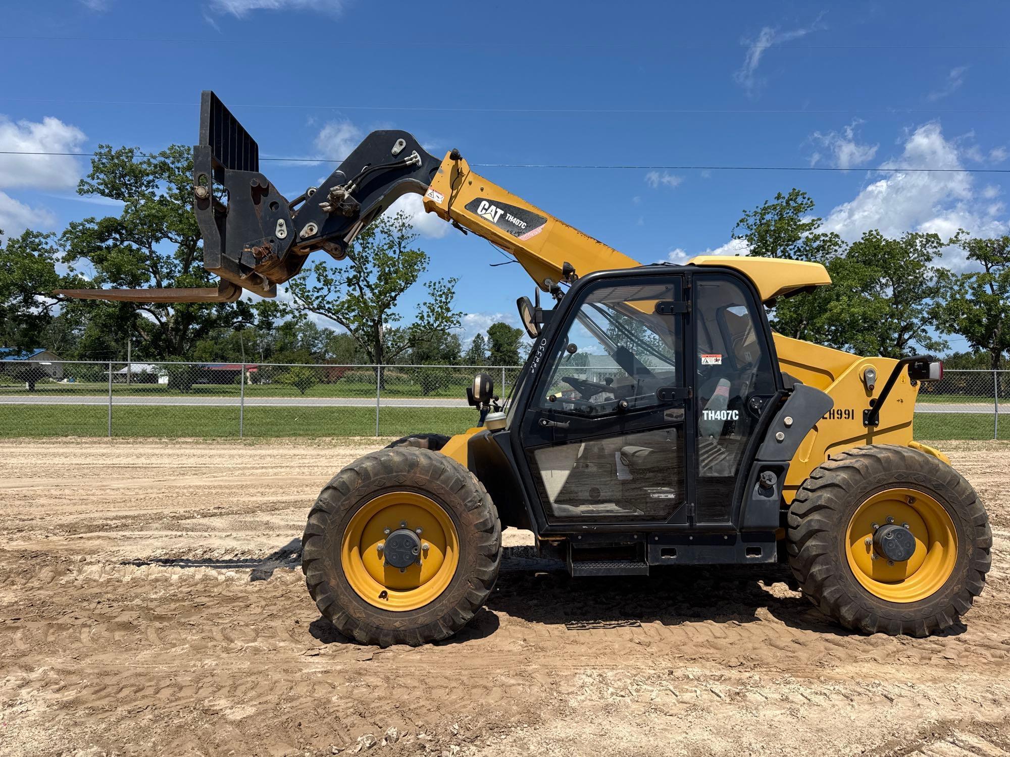 Photo of a  Caterpillar TH407C