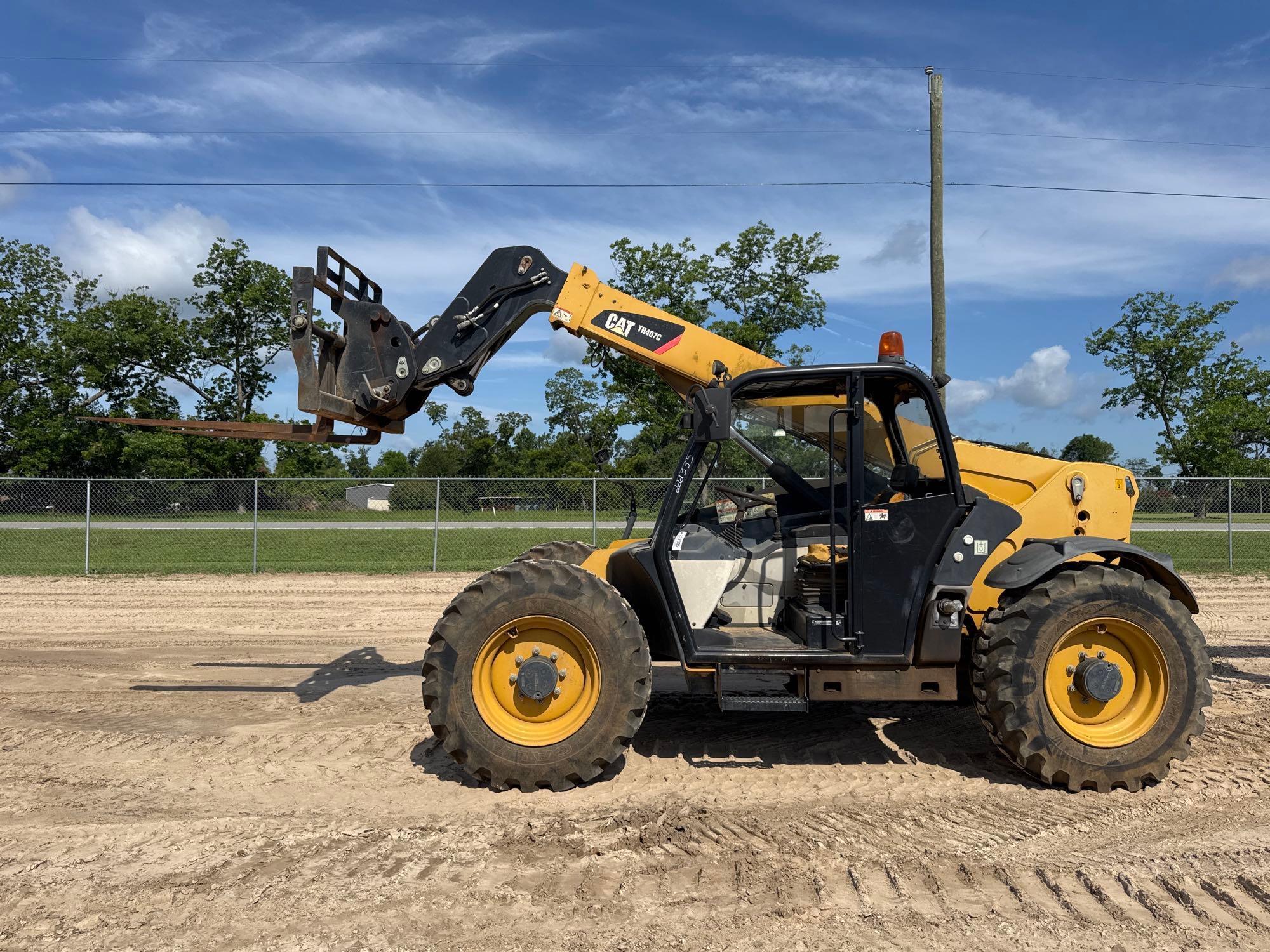 Photo of a  Caterpillar TH407C