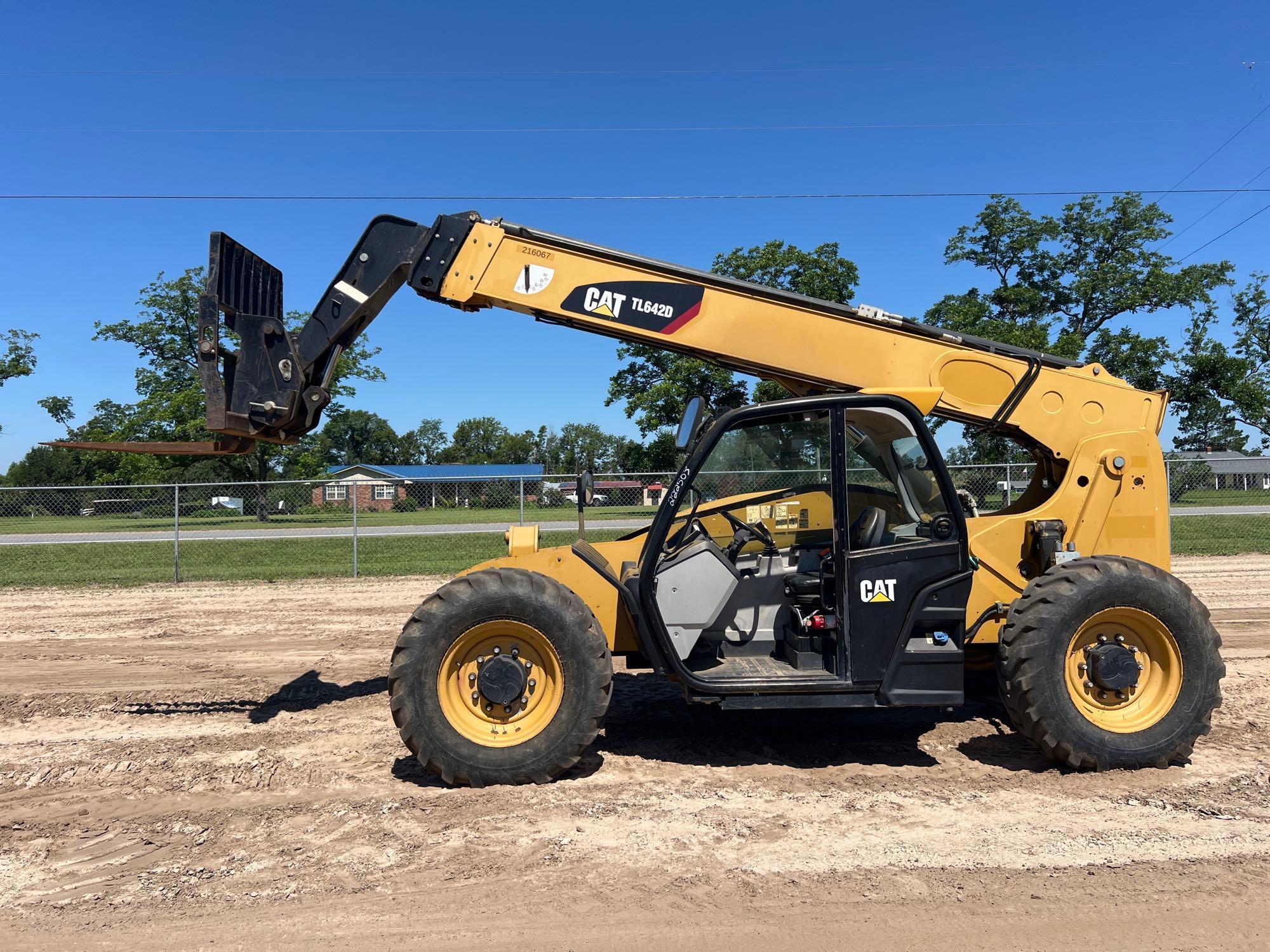 Photo of a  Caterpillar TH514