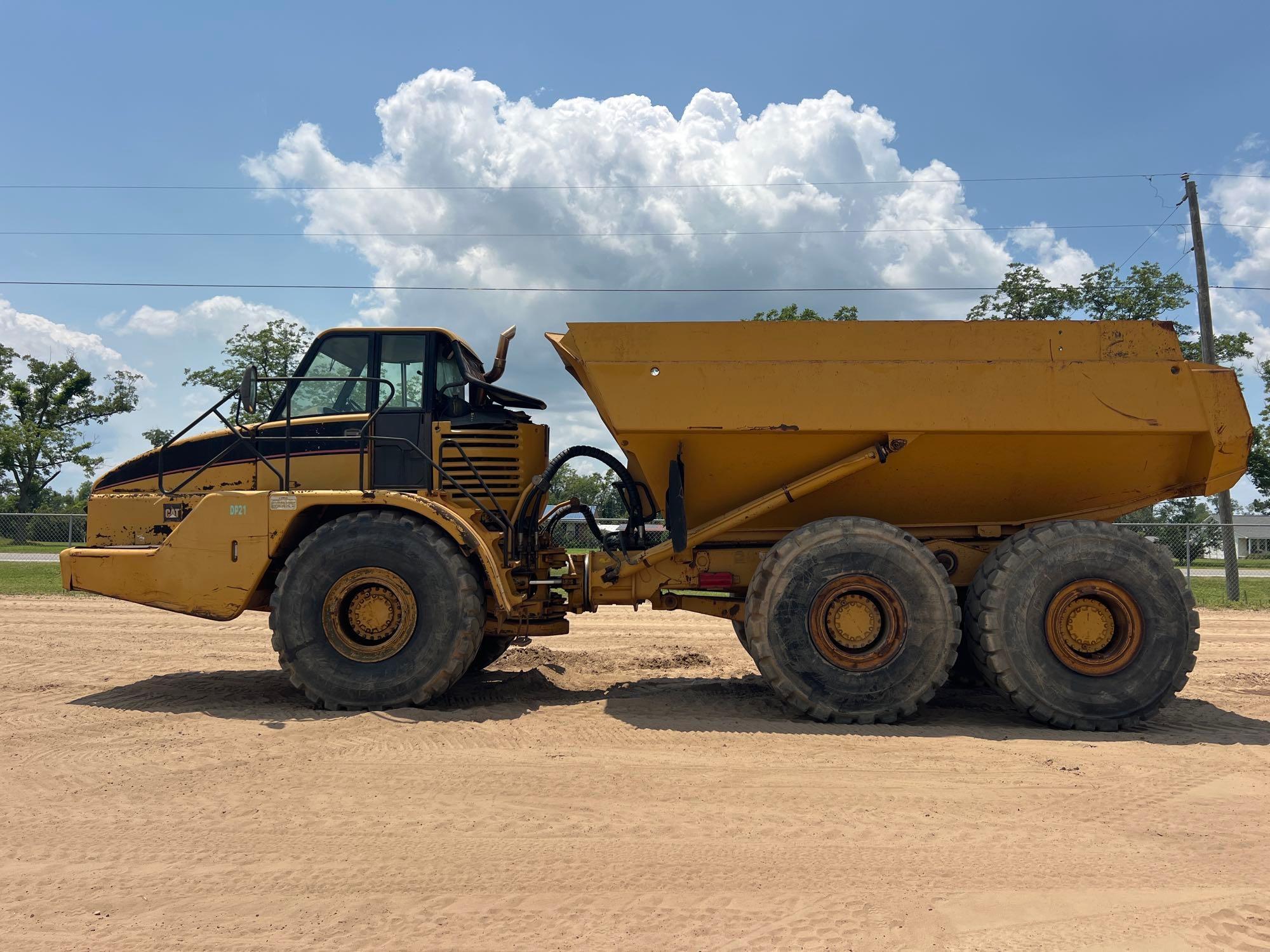 Photo of a 2004 Caterpillar 740