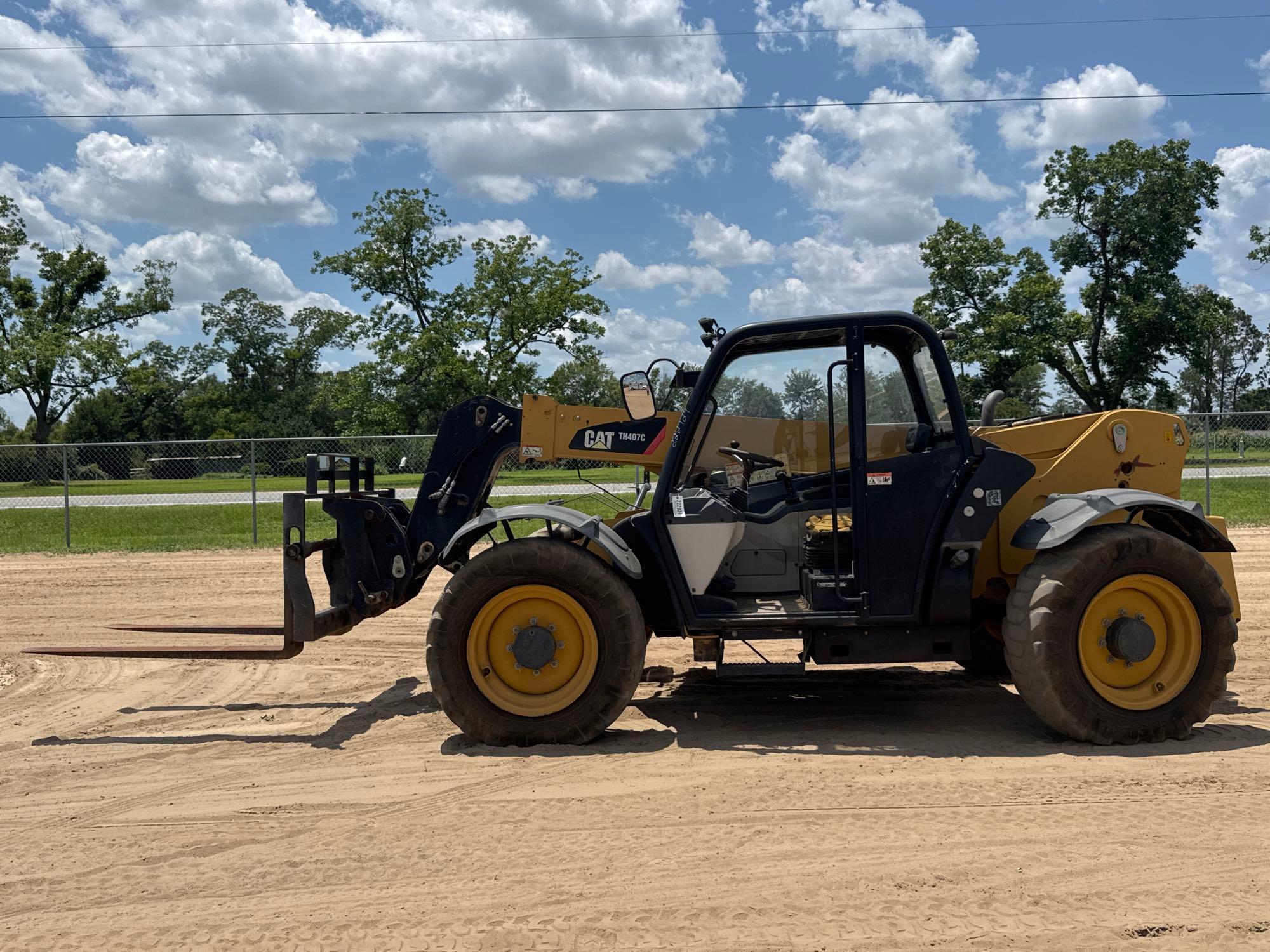 Photo of a  Caterpillar TH407C