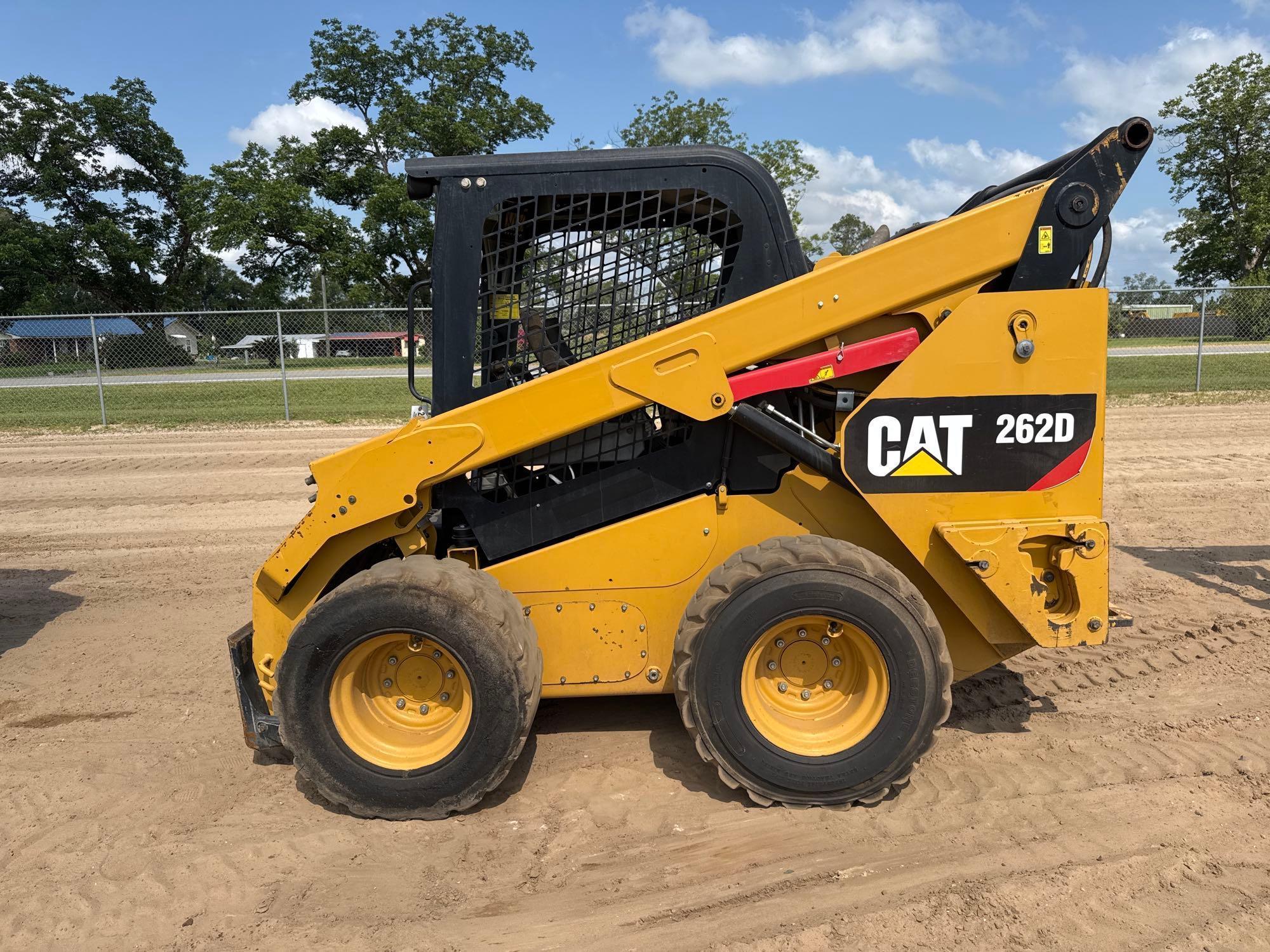 Photo of a  Caterpillar 262