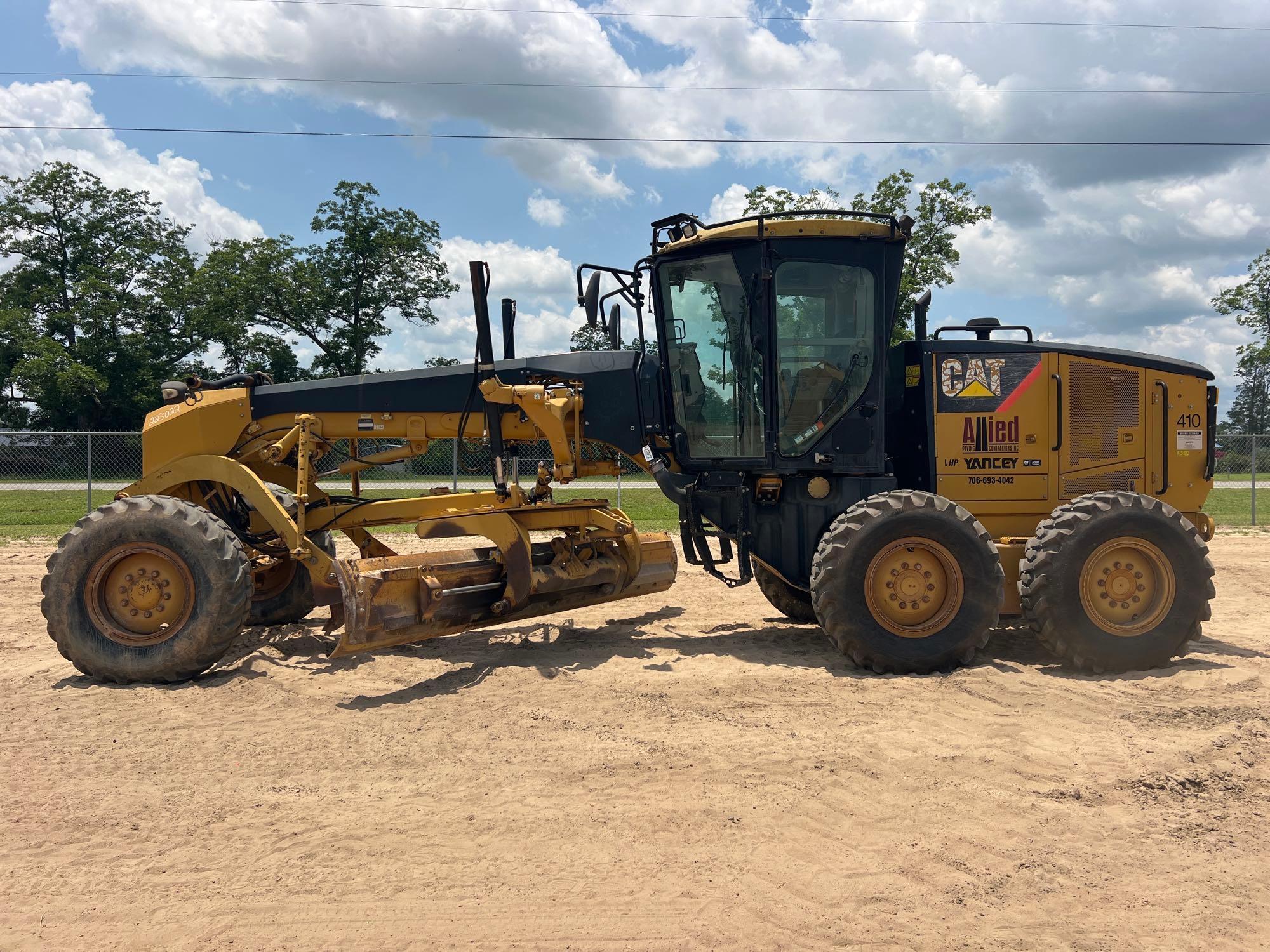 Photo of a  Caterpillar 12M