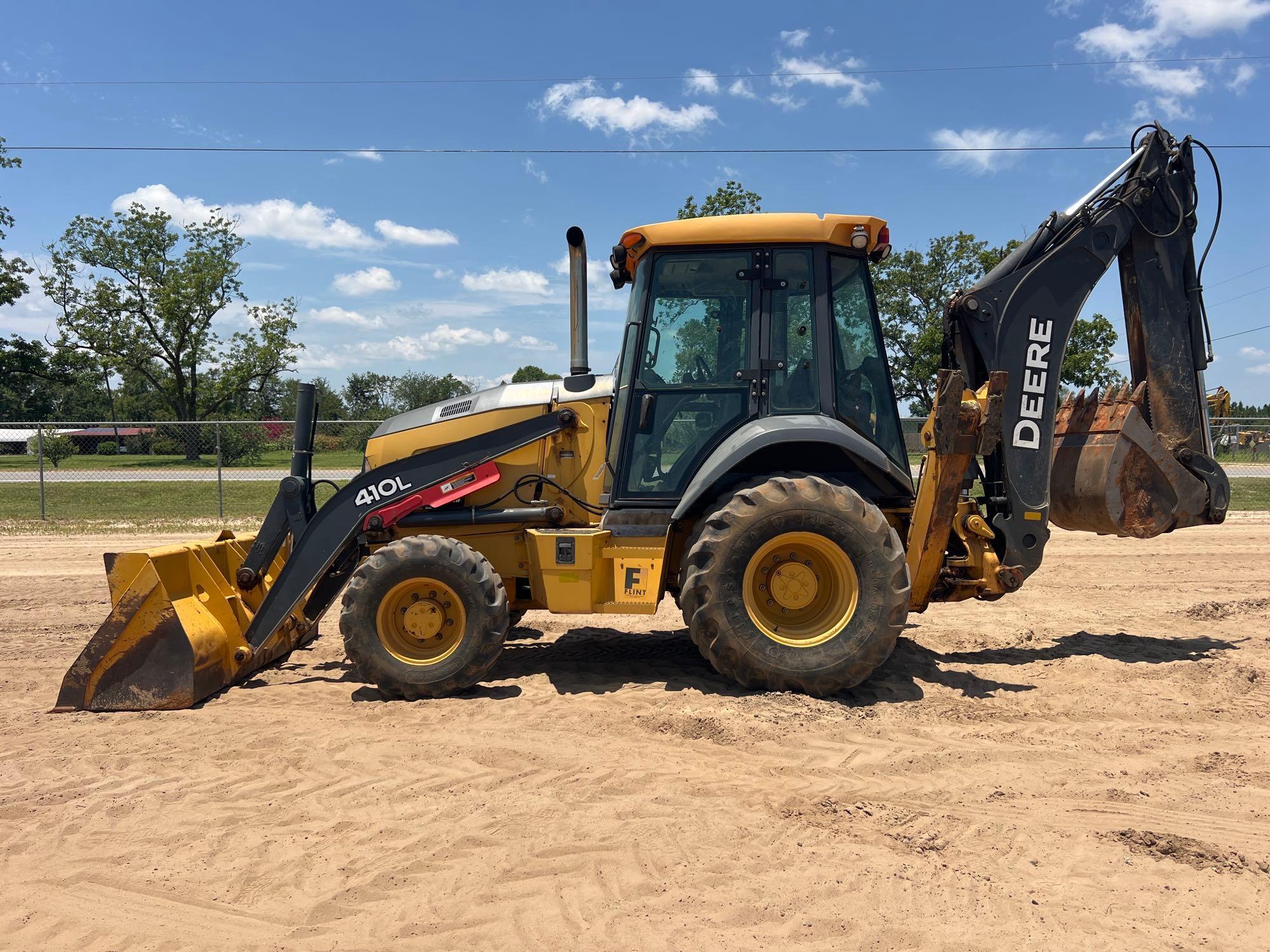 Photo of a 2019 John Deere 410LE