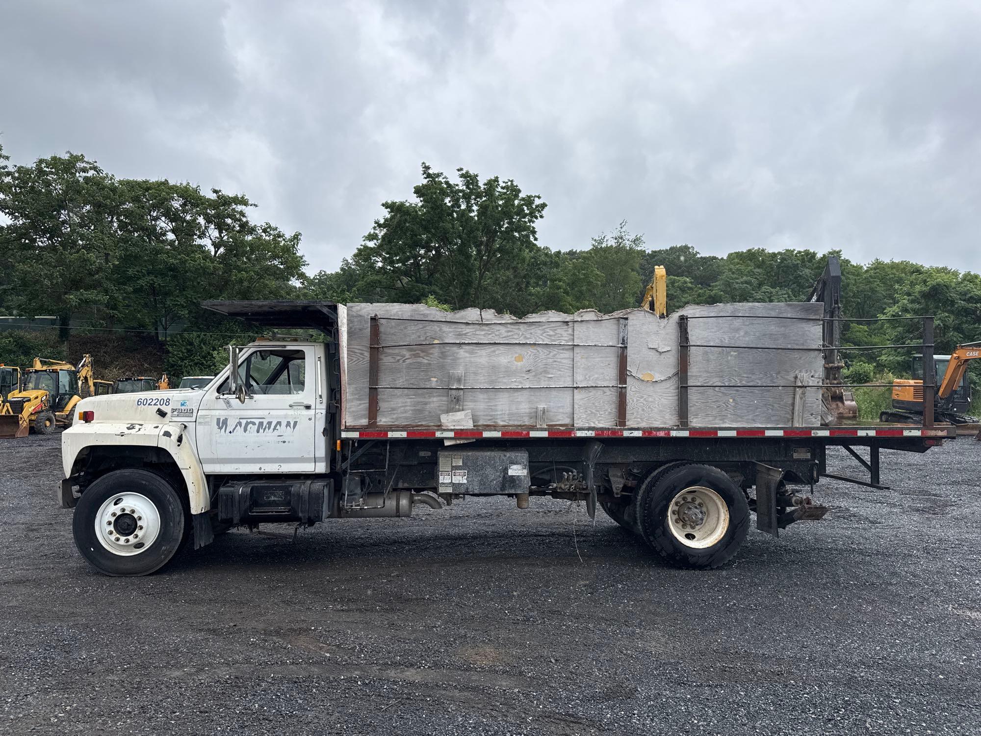 1988 FORD F-800 DUMP TRUCK